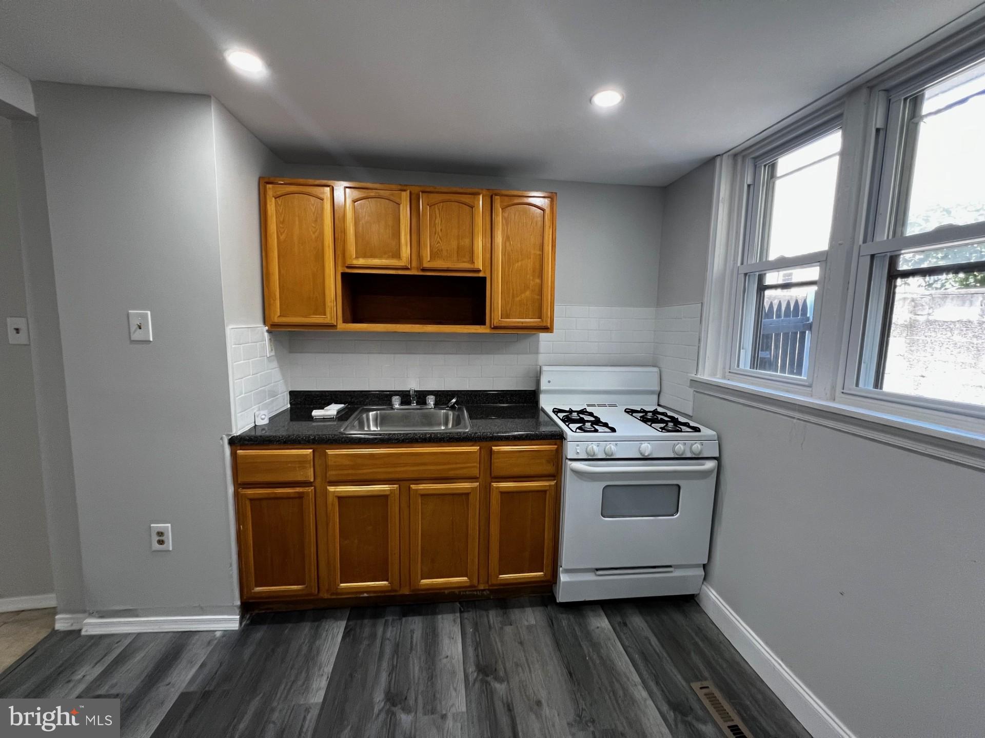 POINT BREEZE - Residential
