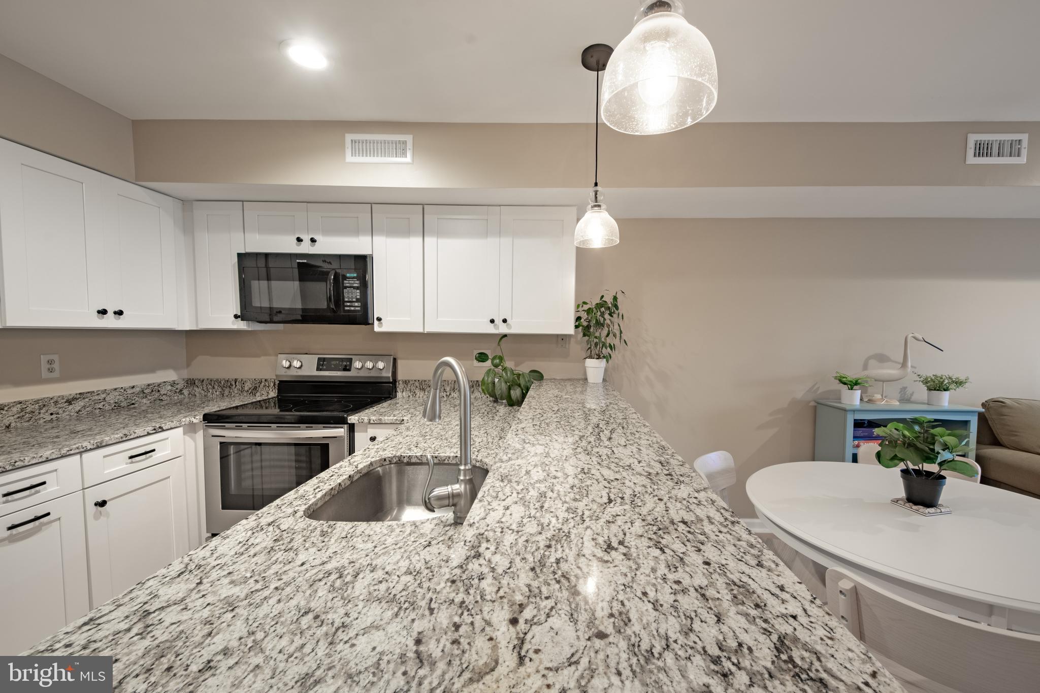 QUEENS LANDING - Residential