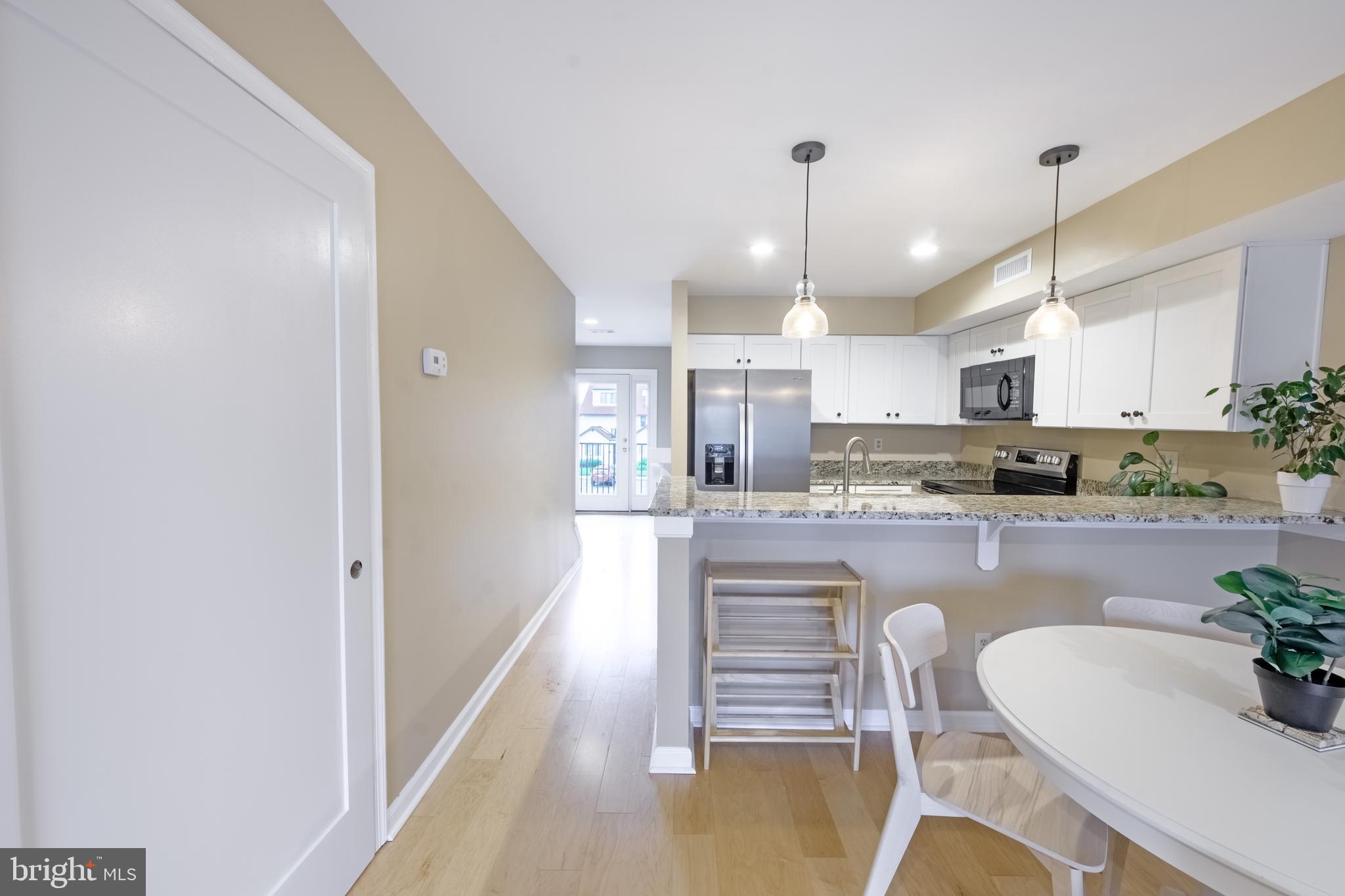 QUEENS LANDING - Residential