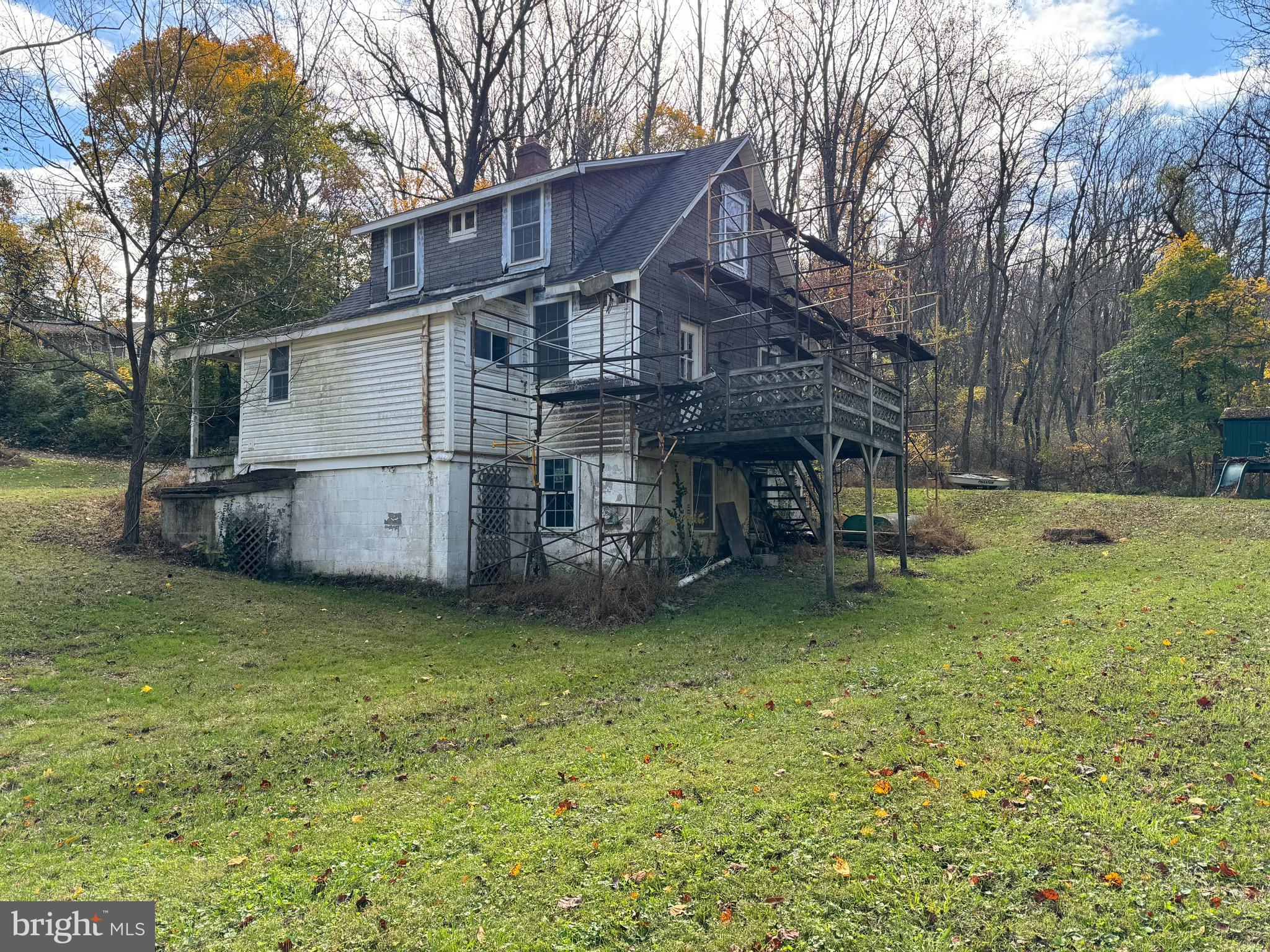 WHITE HALL - Residential