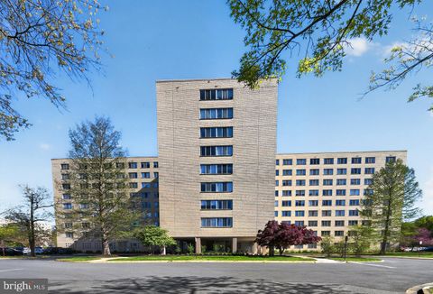 Photo of 6641 Wakefield Drive #612, ALEXANDRIA, VA 22307 (MLS # VAFX2306414)