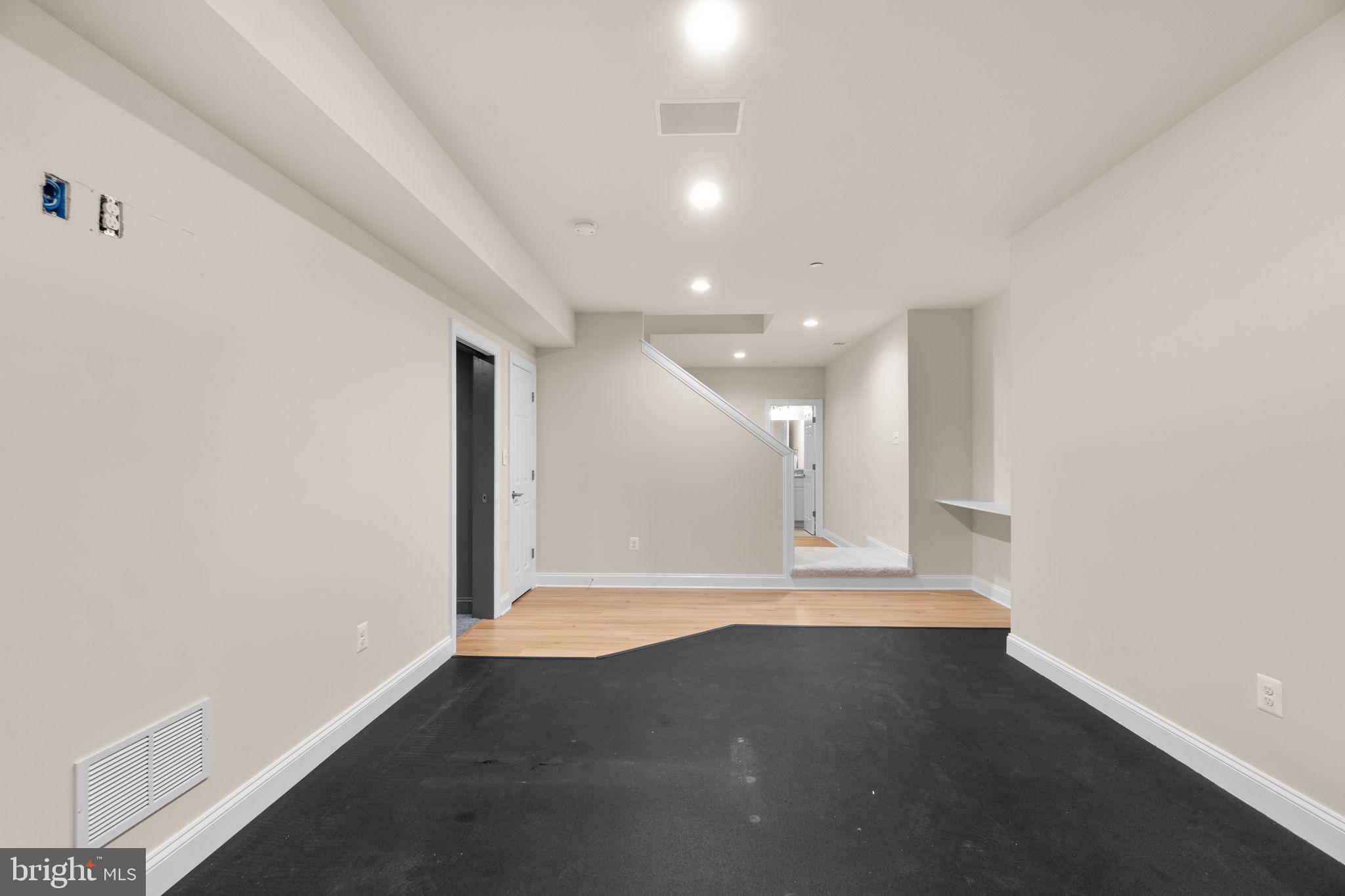 WATERS EDGE - Residential