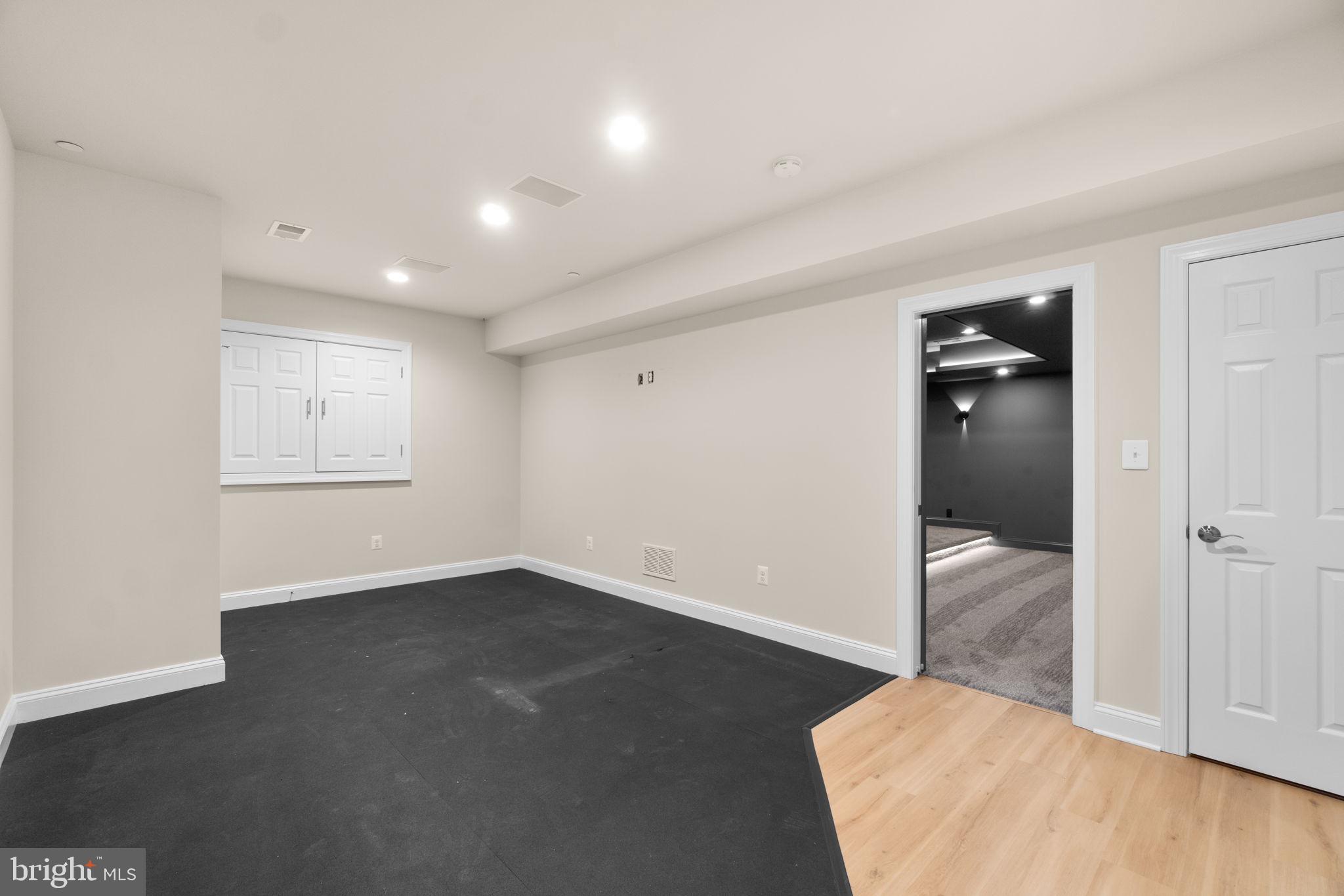 WATERS EDGE - Residential