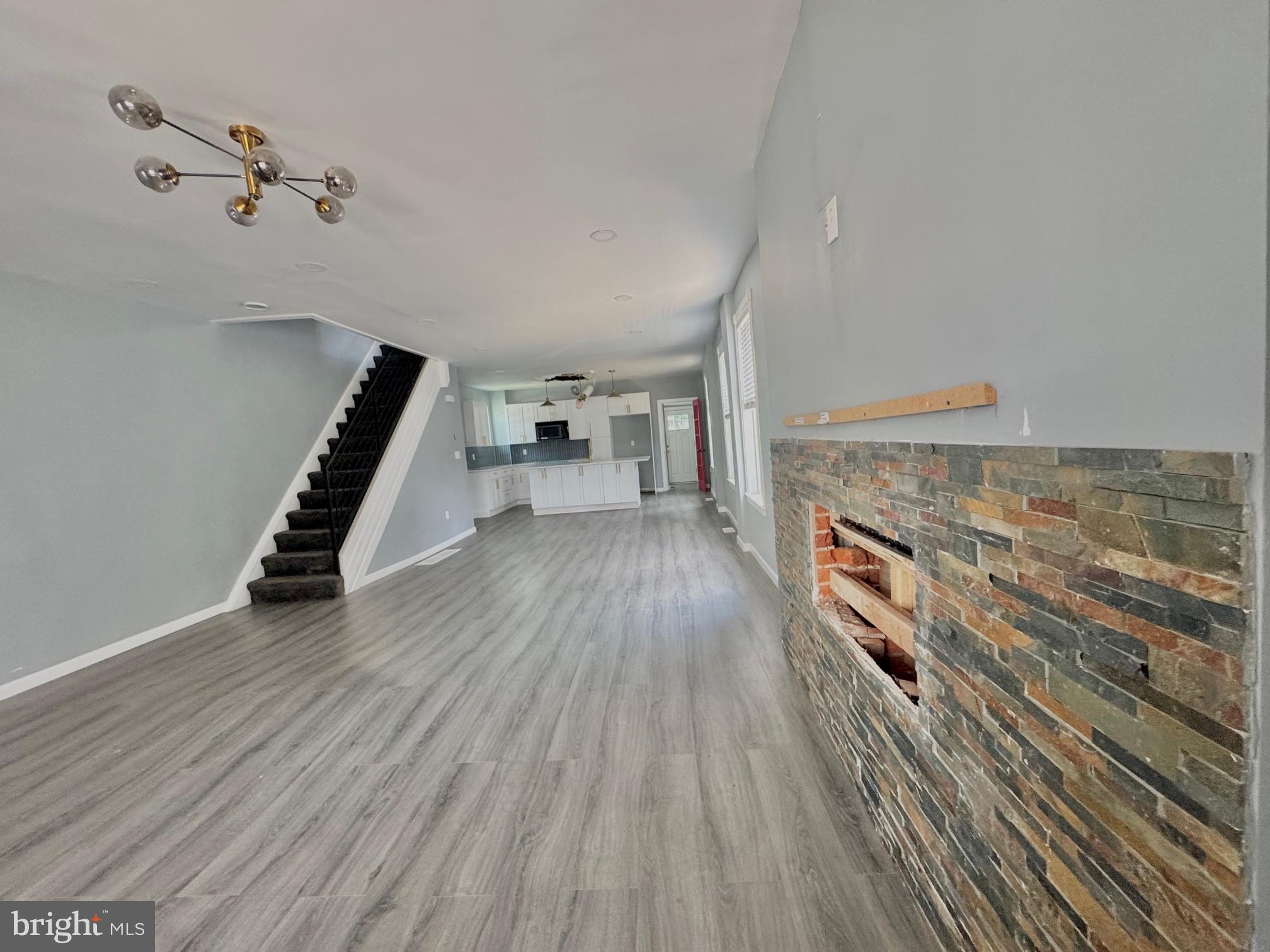 906 CEDAR AVENUE