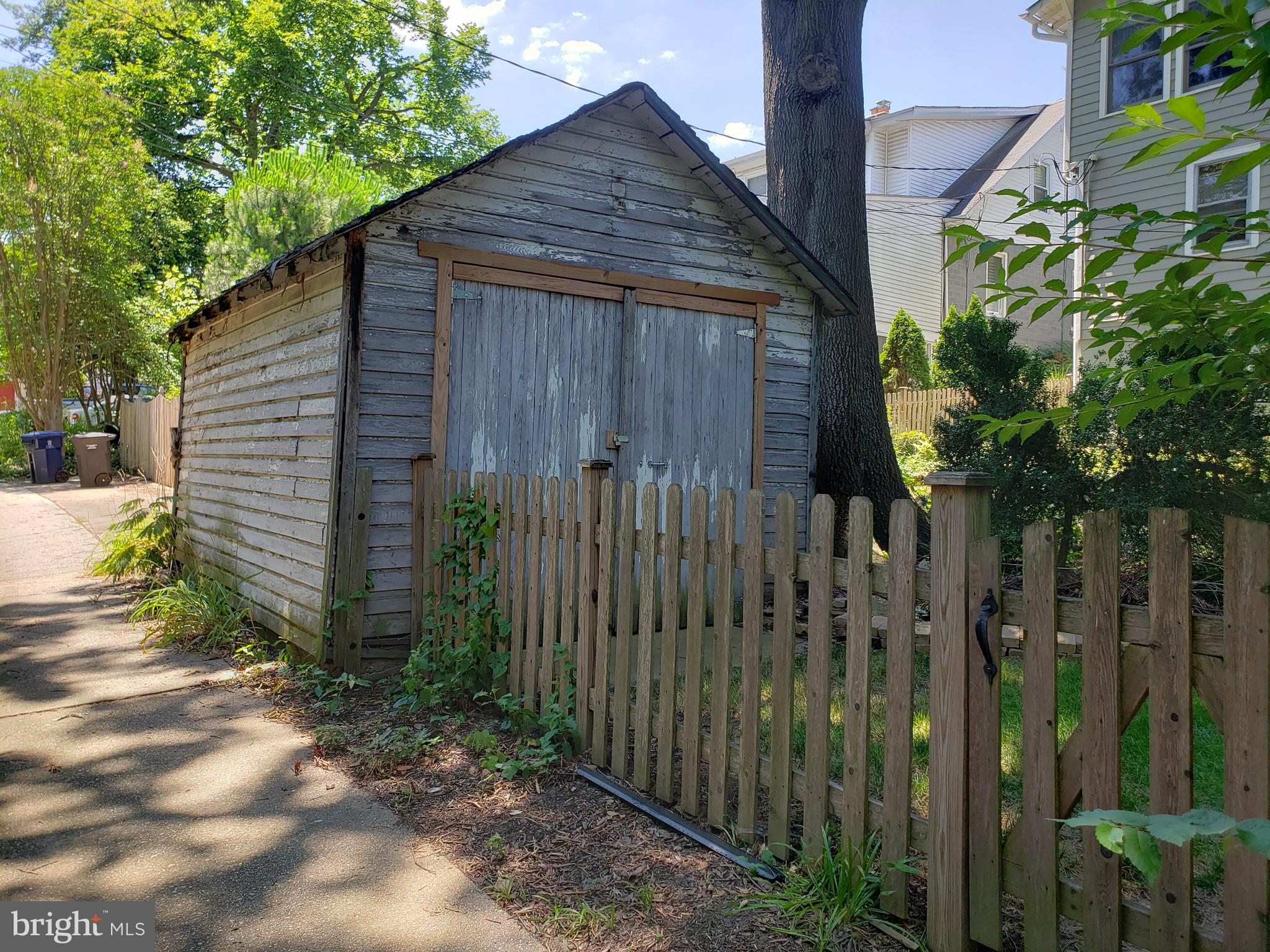 ROSEMONT PARK - Residential