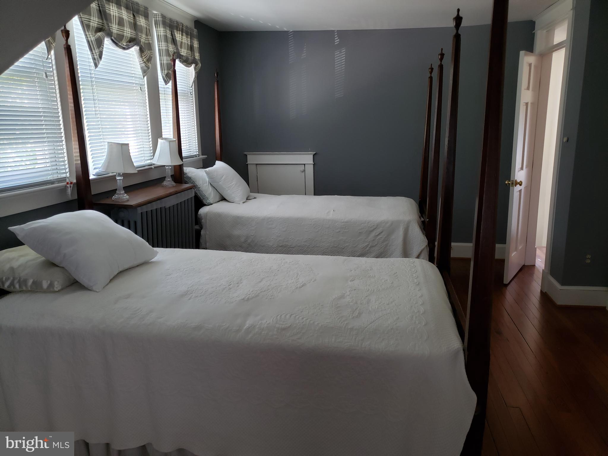 ROSEMONT PARK - Residential