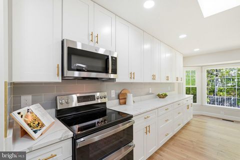 Photo of 6443 Battle Rock Drive, CLIFTON, VA 20124 (MLS # VAFX2303124)