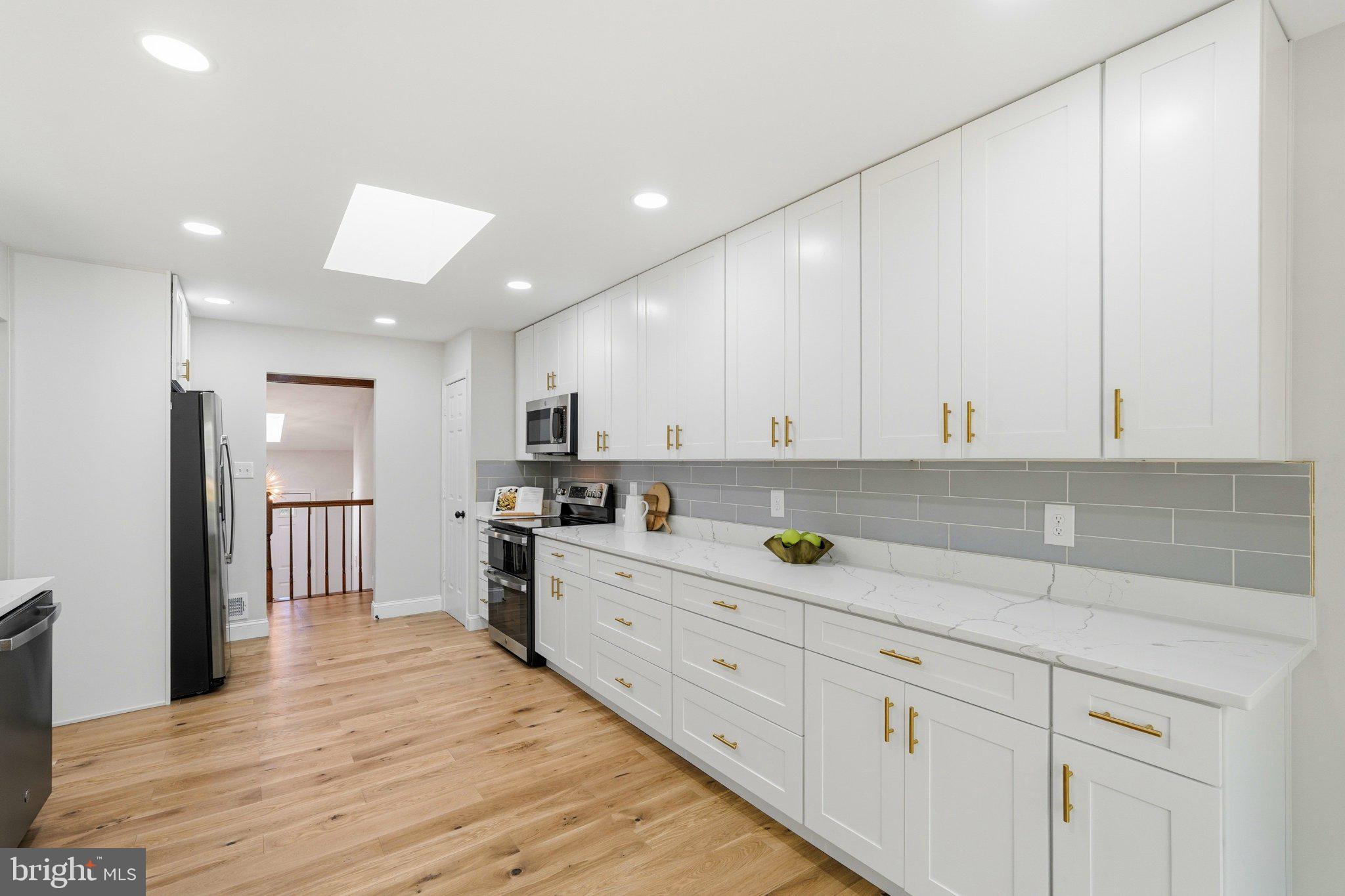 6443 BATTLE ROCK DRIVE