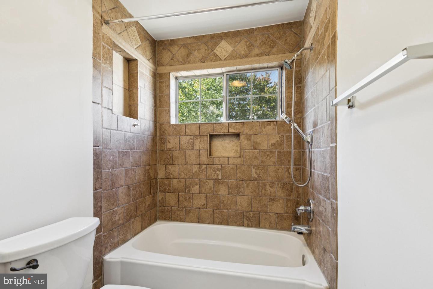 VISTAS AT LAKE ARBOR - Residential Lease