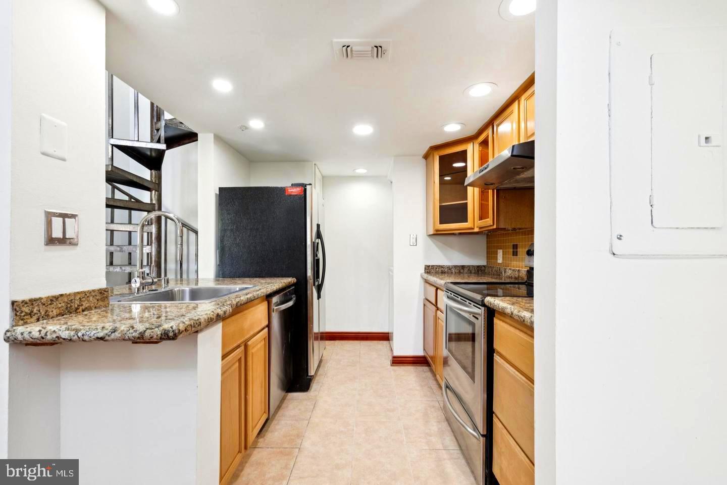 VISTAS AT LAKE ARBOR - Residential Lease