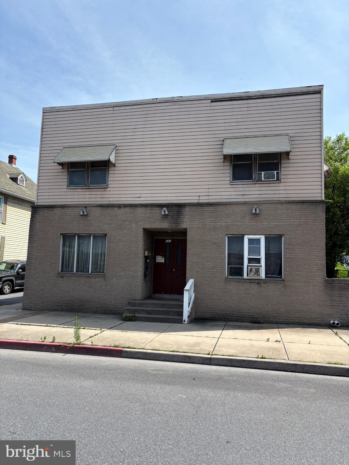 541 S FRONT STREET