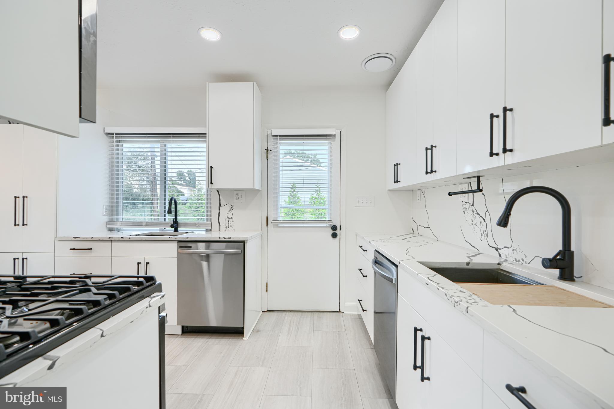 VALLEY STREAM - Residential