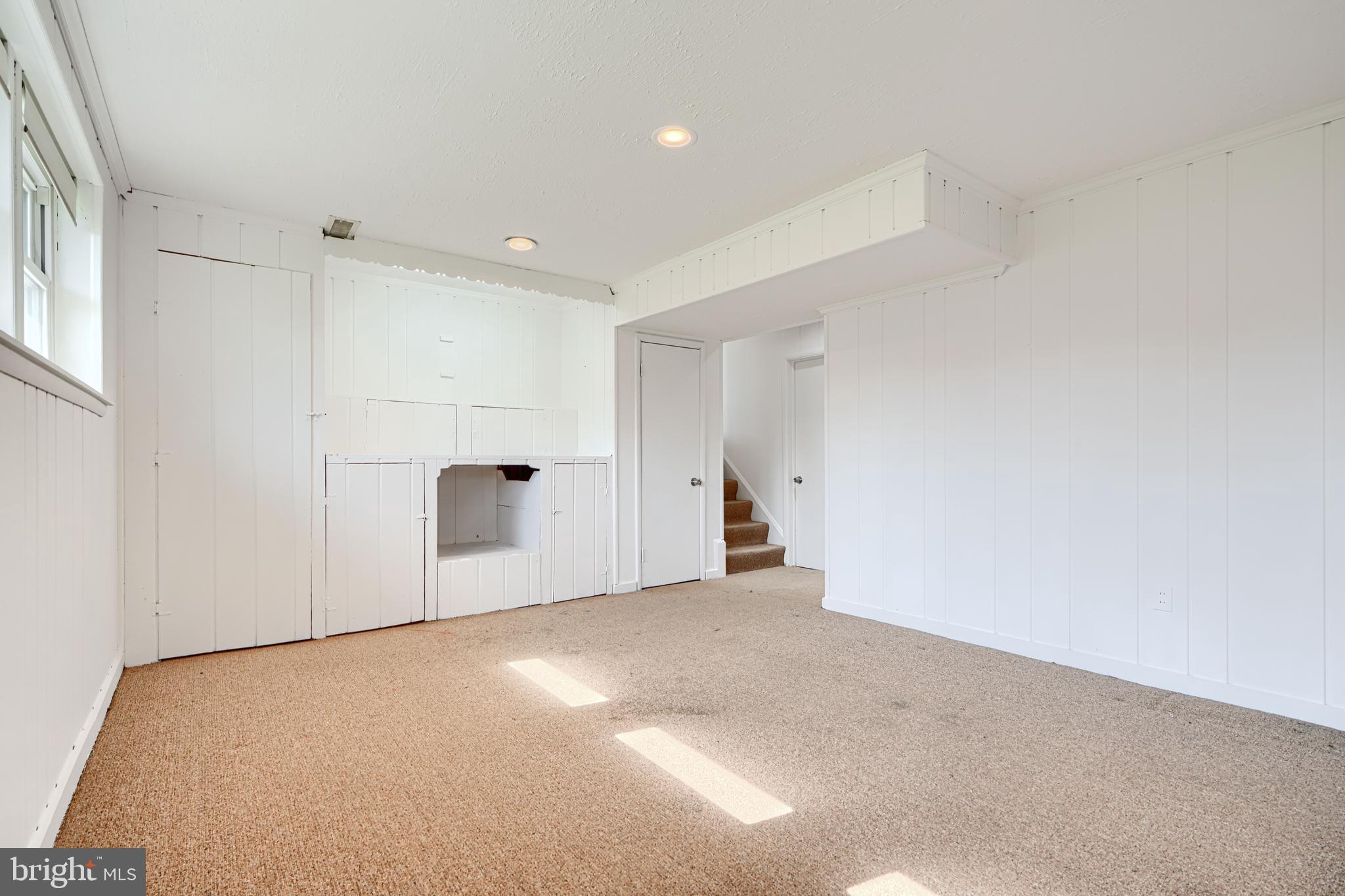 VALLEY STREAM - Residential