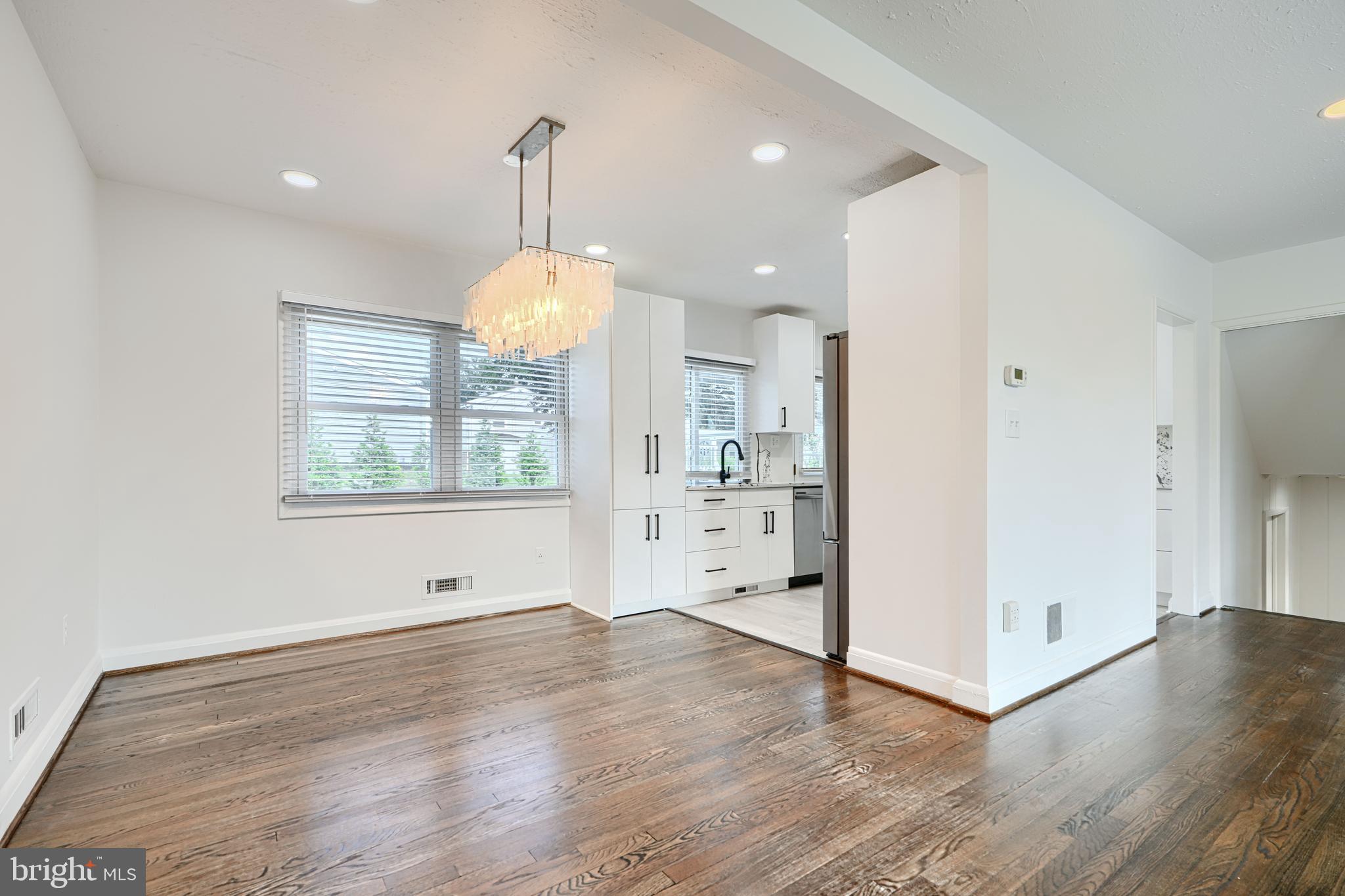 VALLEY STREAM - Residential