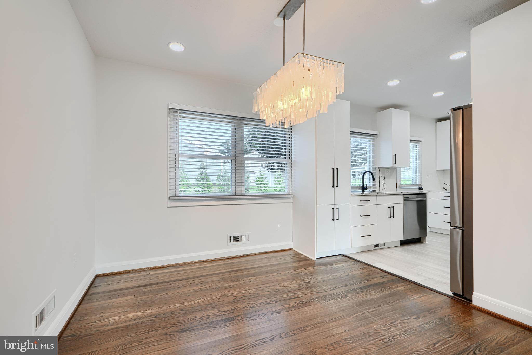 VALLEY STREAM - Residential