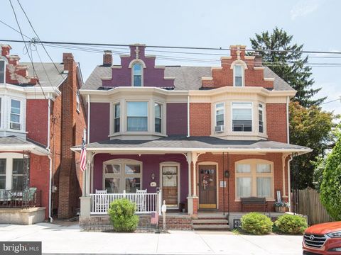 Photo of 840 WALNUT ST, COLUMBIA, PA 17512 (MLS # PALA2037466)