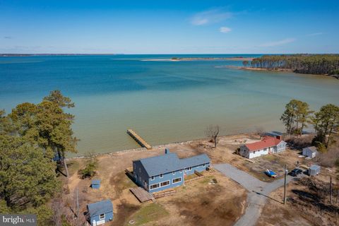 Homes For Sale - 199 Foxwells Lane<br/> Lancaster County, WHITE STONE, VA 22578