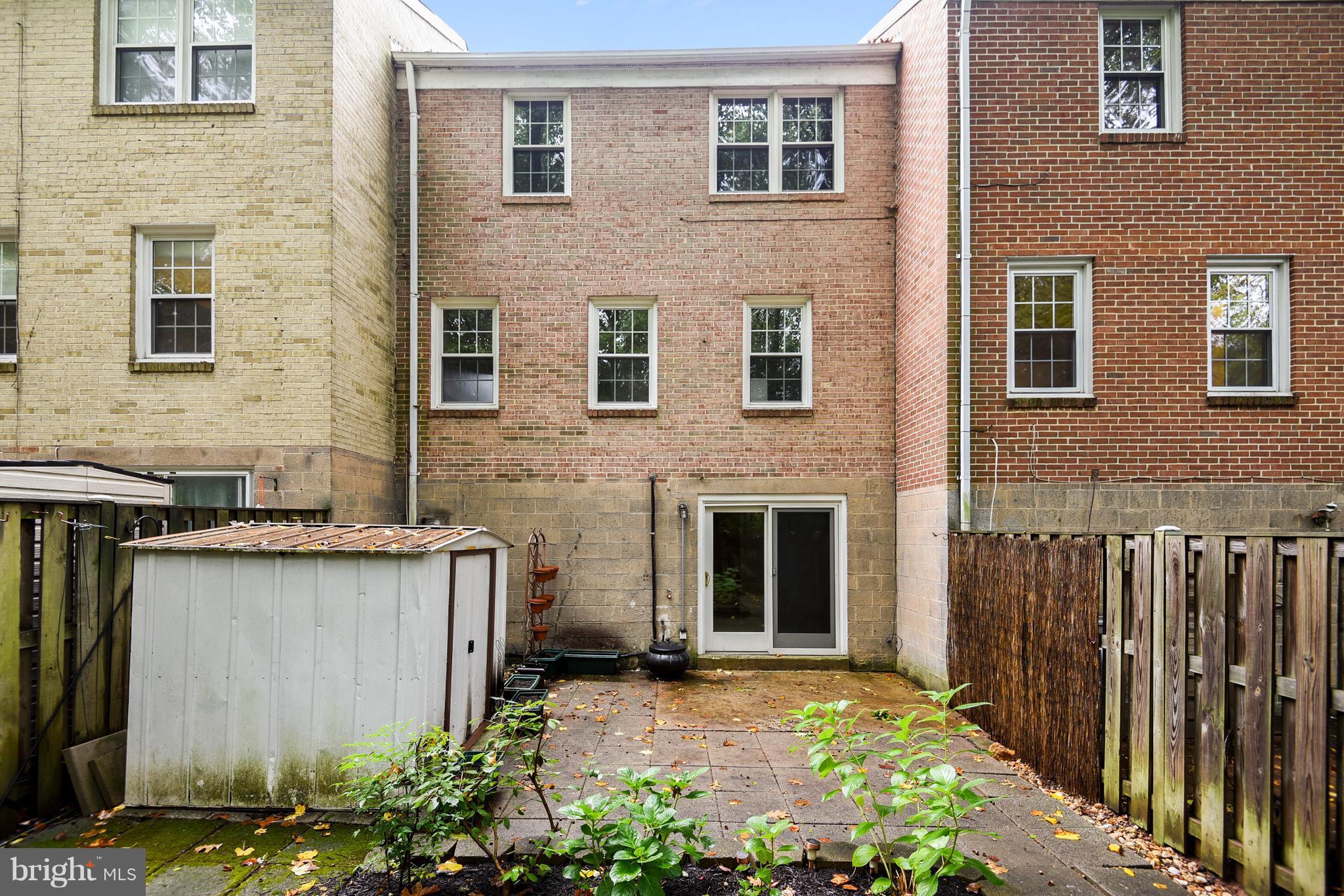 LAKE BRADDOCK - Residential