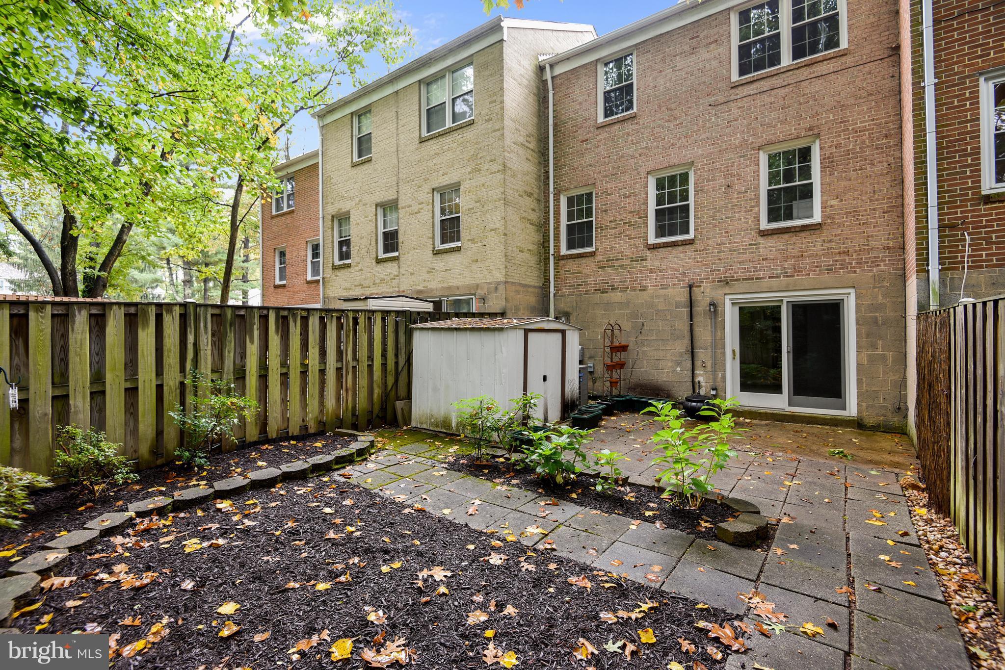 LAKE BRADDOCK - Residential