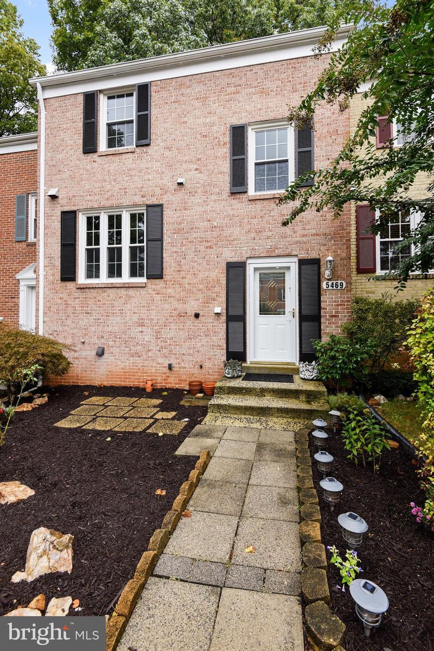 Popular model in a very Popular subdivision, Lake Braddock.* 3 bedroom, 2.5 baths* New Stove & range hood , New dishwasher, Newer Refrigerator*Newer windows,furnace,AC,& roof*  New Carpet on main & bedroom levels* Rec room ceramic tile*  Entire Townhouse Freshly Painted* Walk Out Basement* Separate utility room* Fenced backyard*  Landscaping*