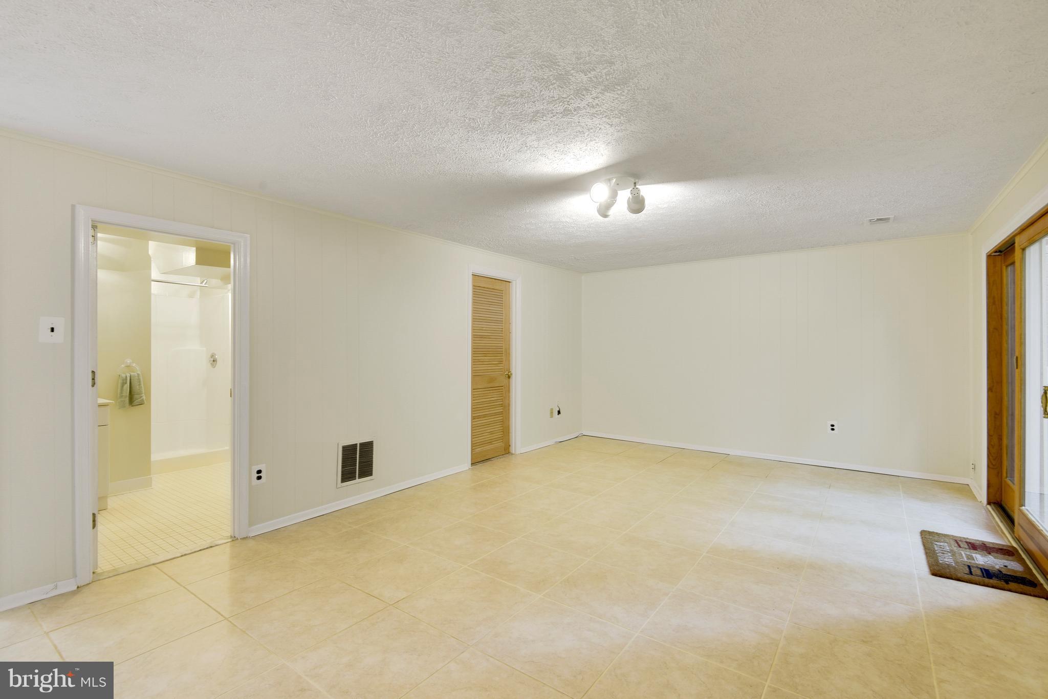 LAKE BRADDOCK - Residential