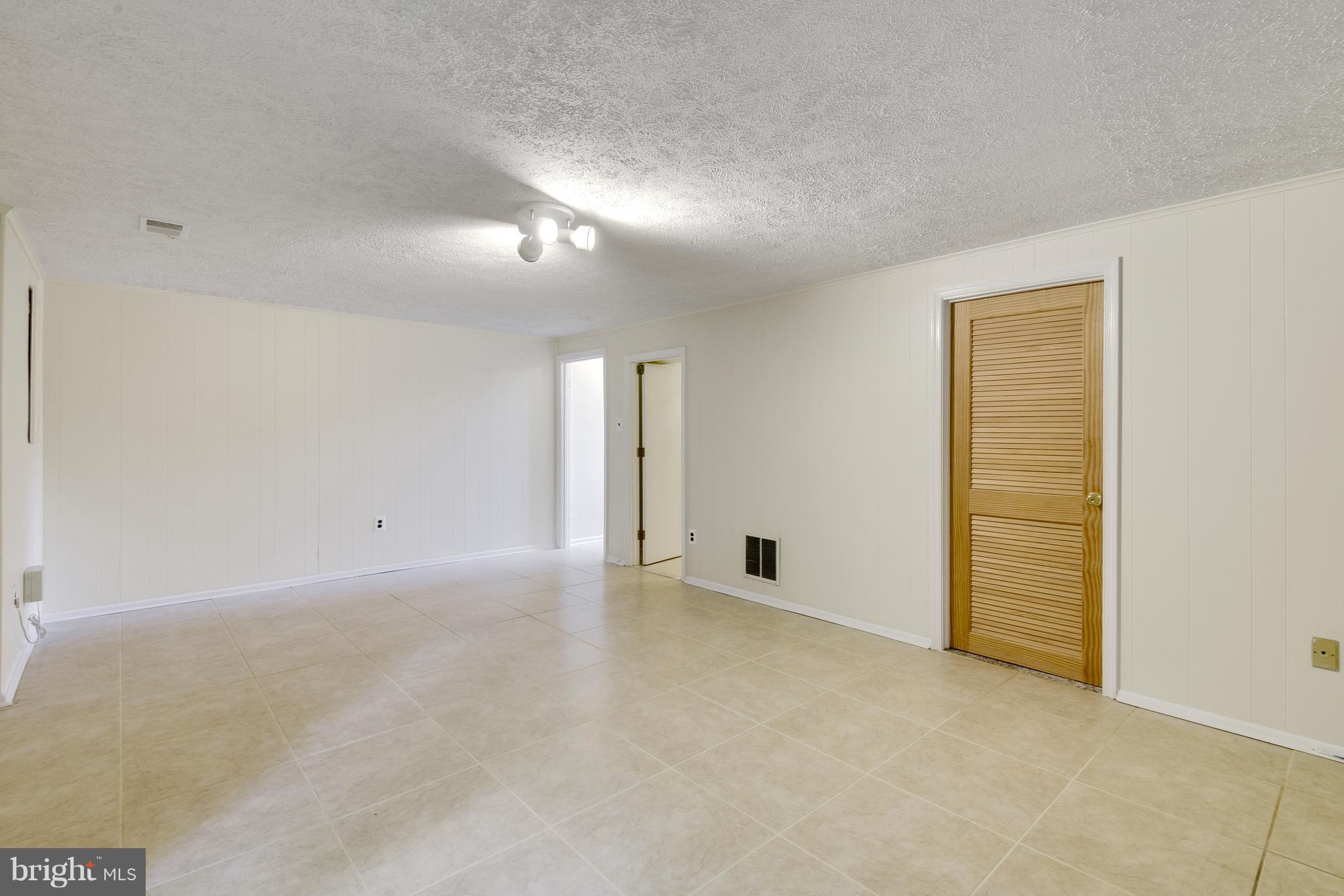 LAKE BRADDOCK - Residential