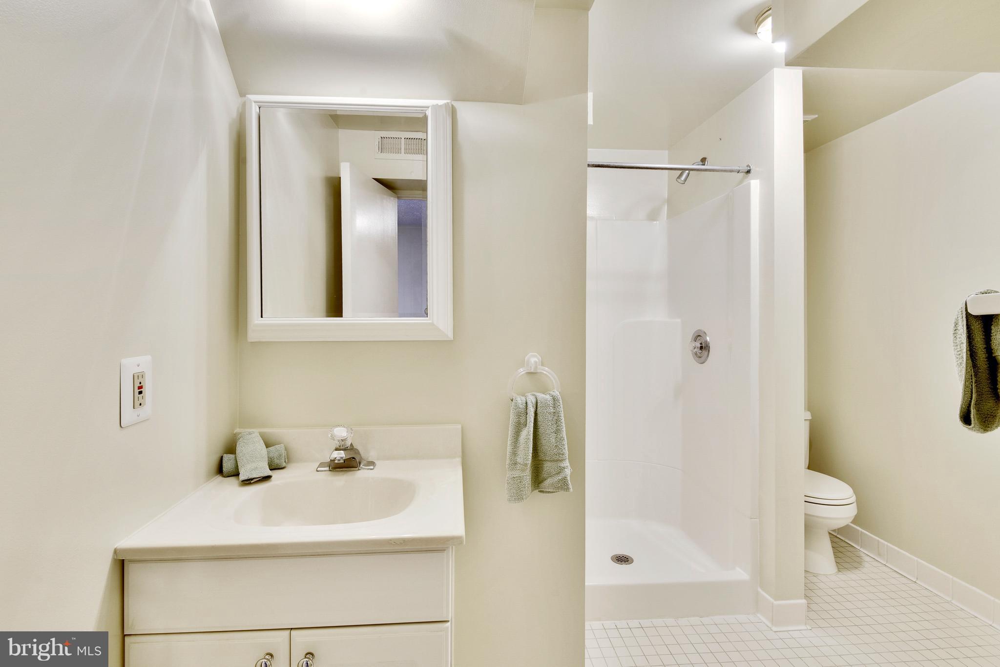 LAKE BRADDOCK - Residential