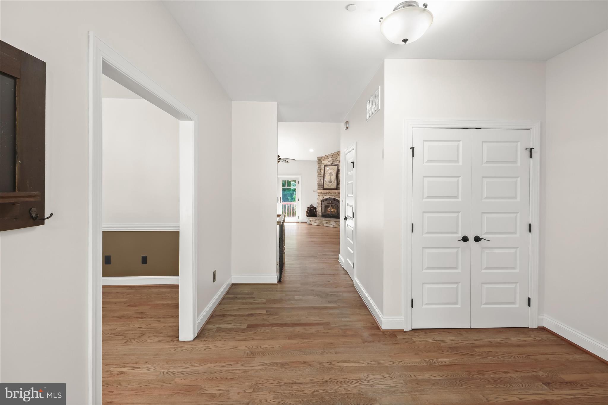 2106 EDWIN LANE