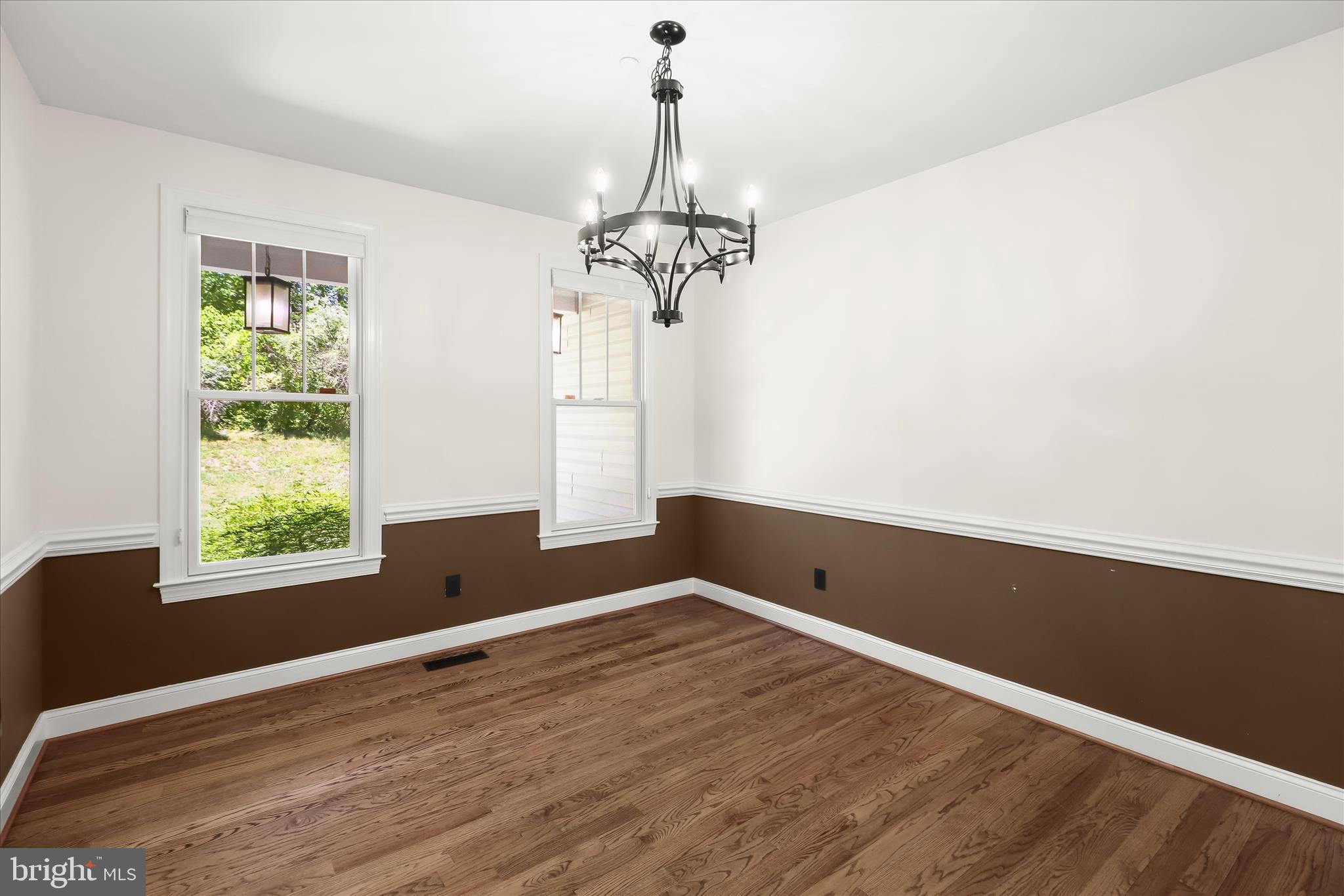 2106 EDWIN LANE