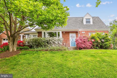 Photo of 10001 Wildwood Road, Kensington, MD 20895 (MLS # MDMC2129036) Photo of 10001 Wildwood Road, Kensington, MD 20895 (MLS # MDMC2129036)