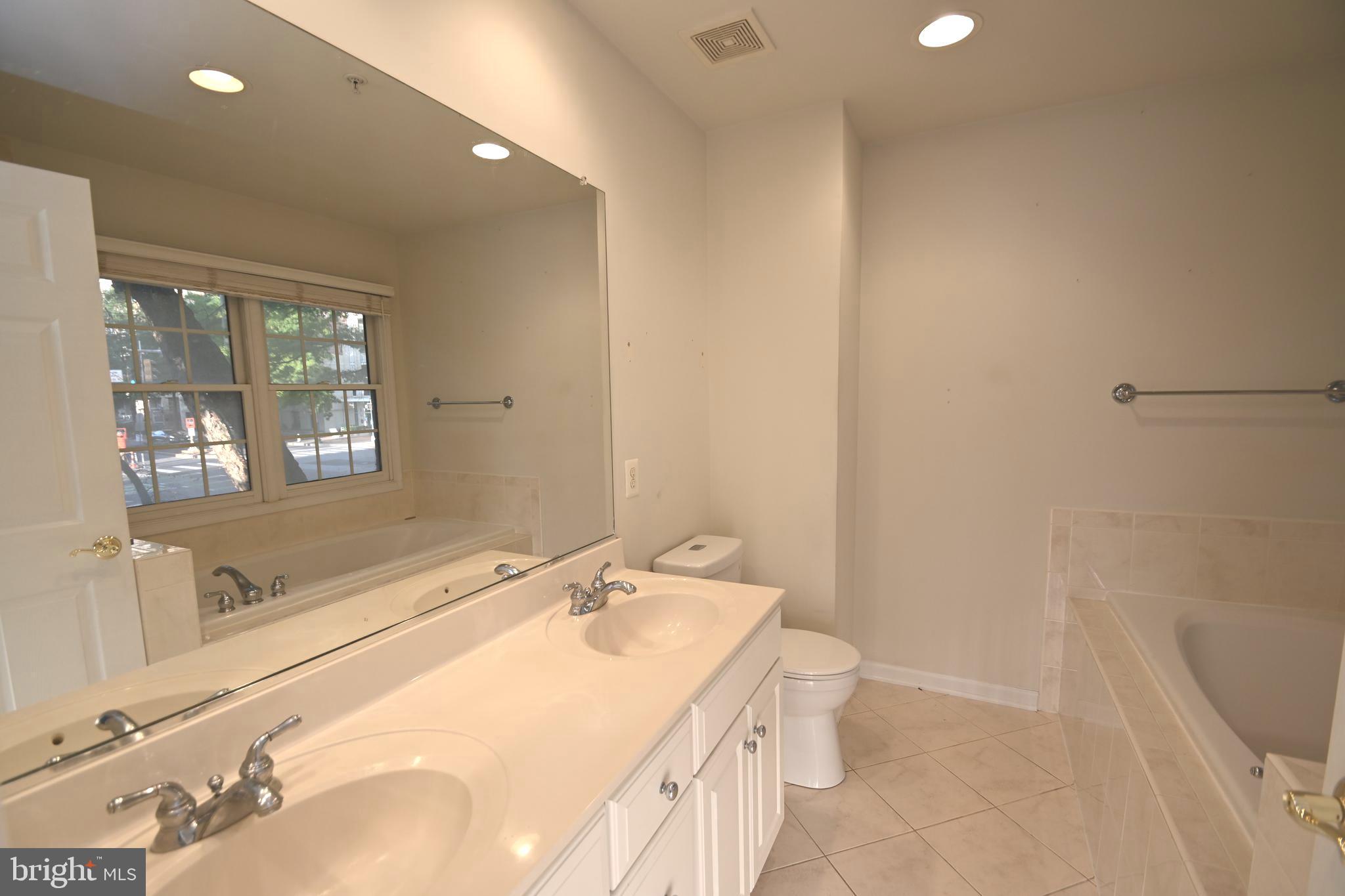 SILVER SPRING - Residential Lease