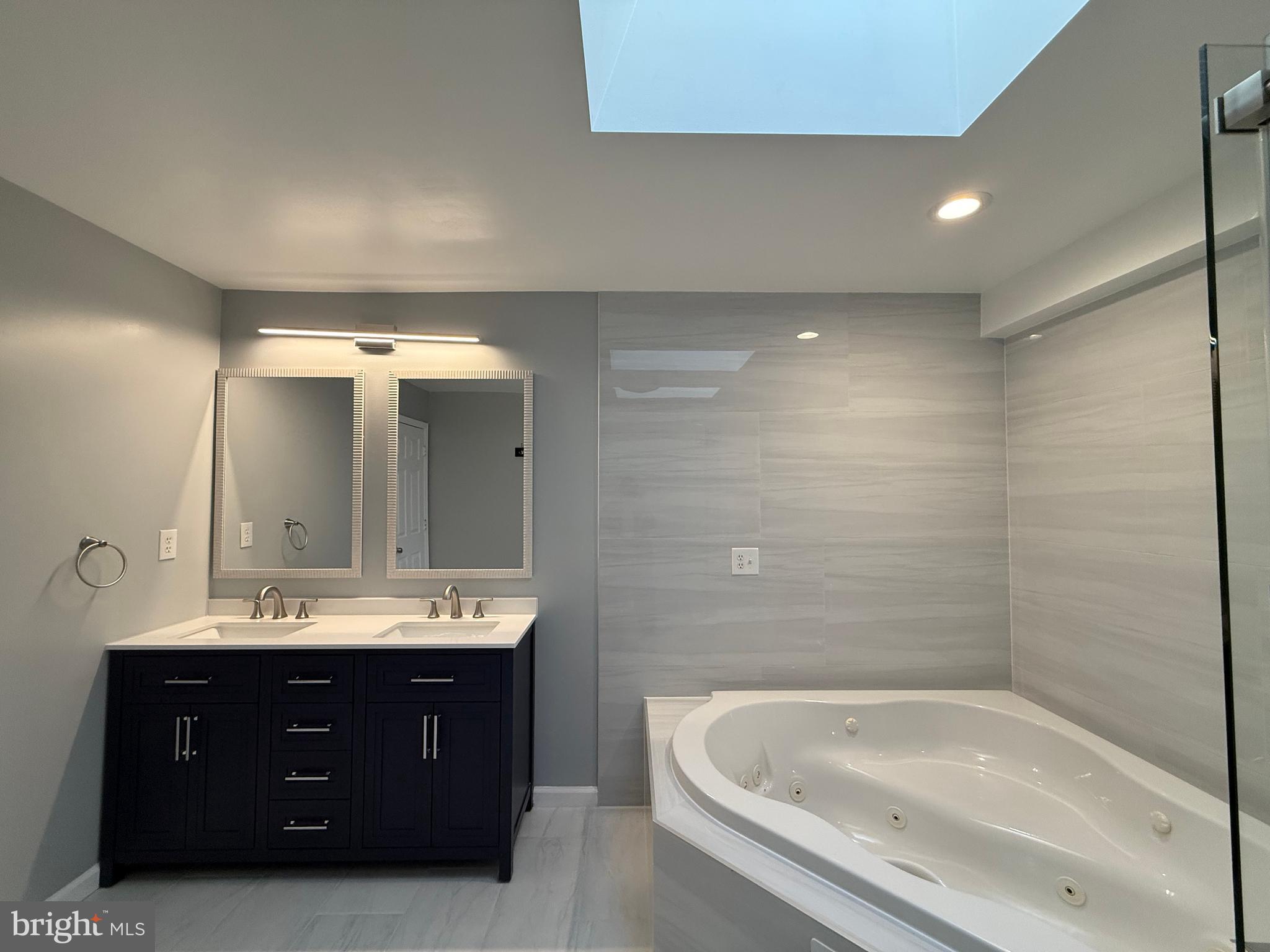 ROSE HILL FALLS - Residential