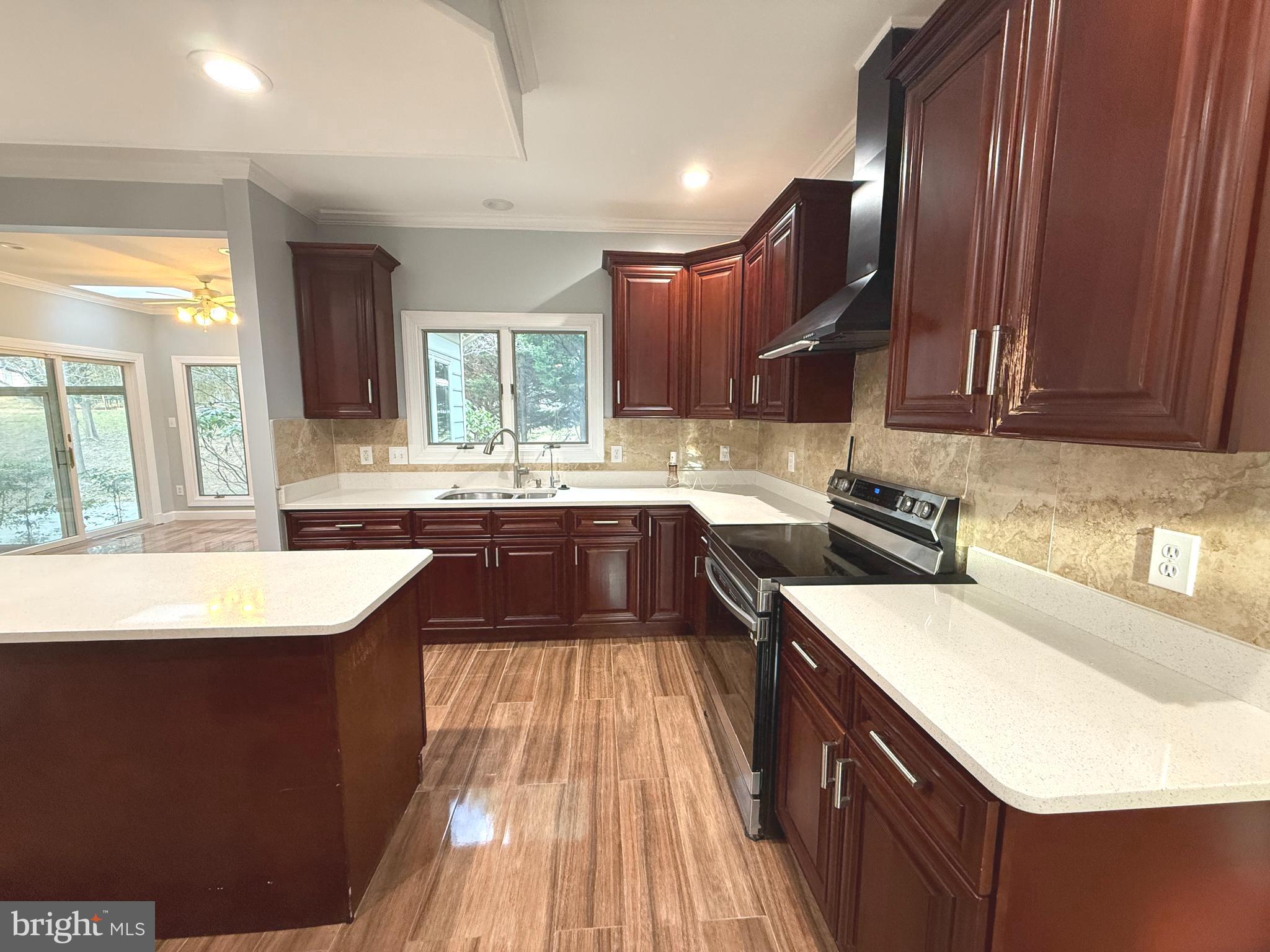 ROSE HILL FALLS - Residential