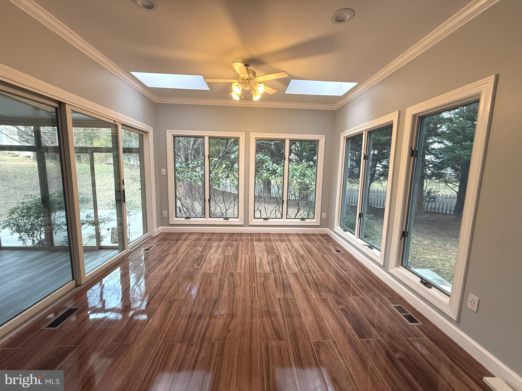 ROSE HILL FALLS - Residential