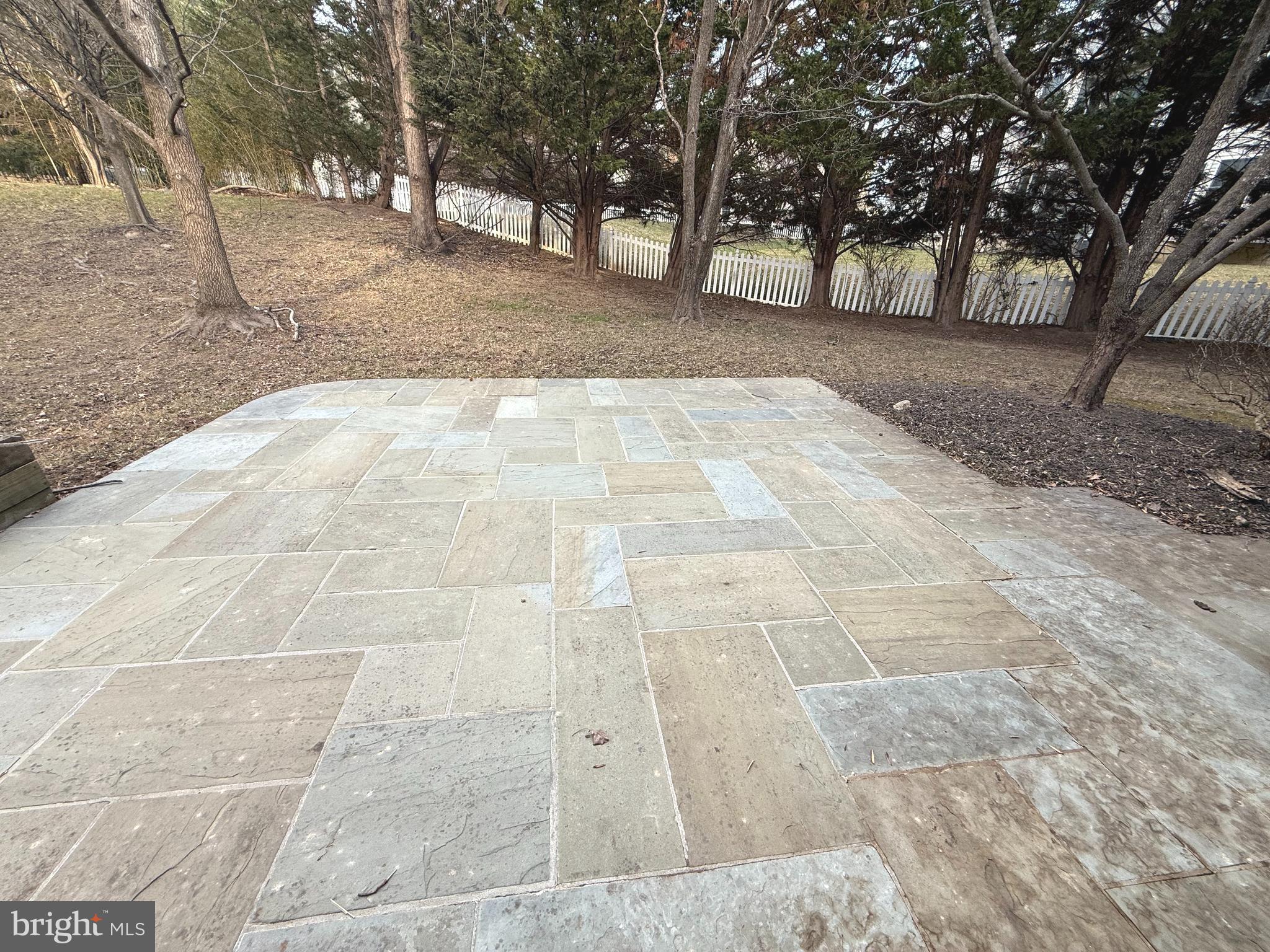 ROSE HILL FALLS - Residential