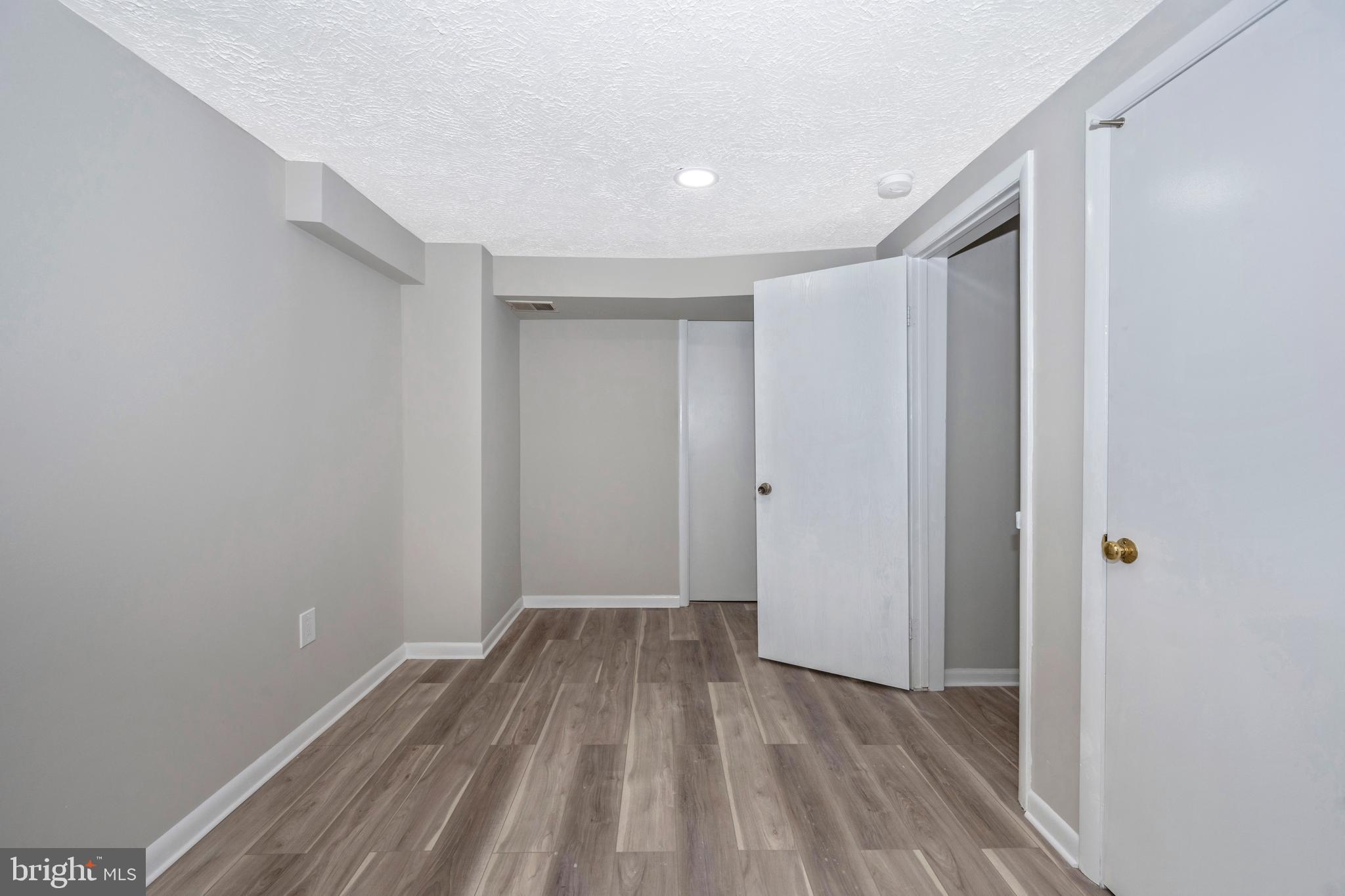 SILVER SPRING CNTRY CLUB - Residential