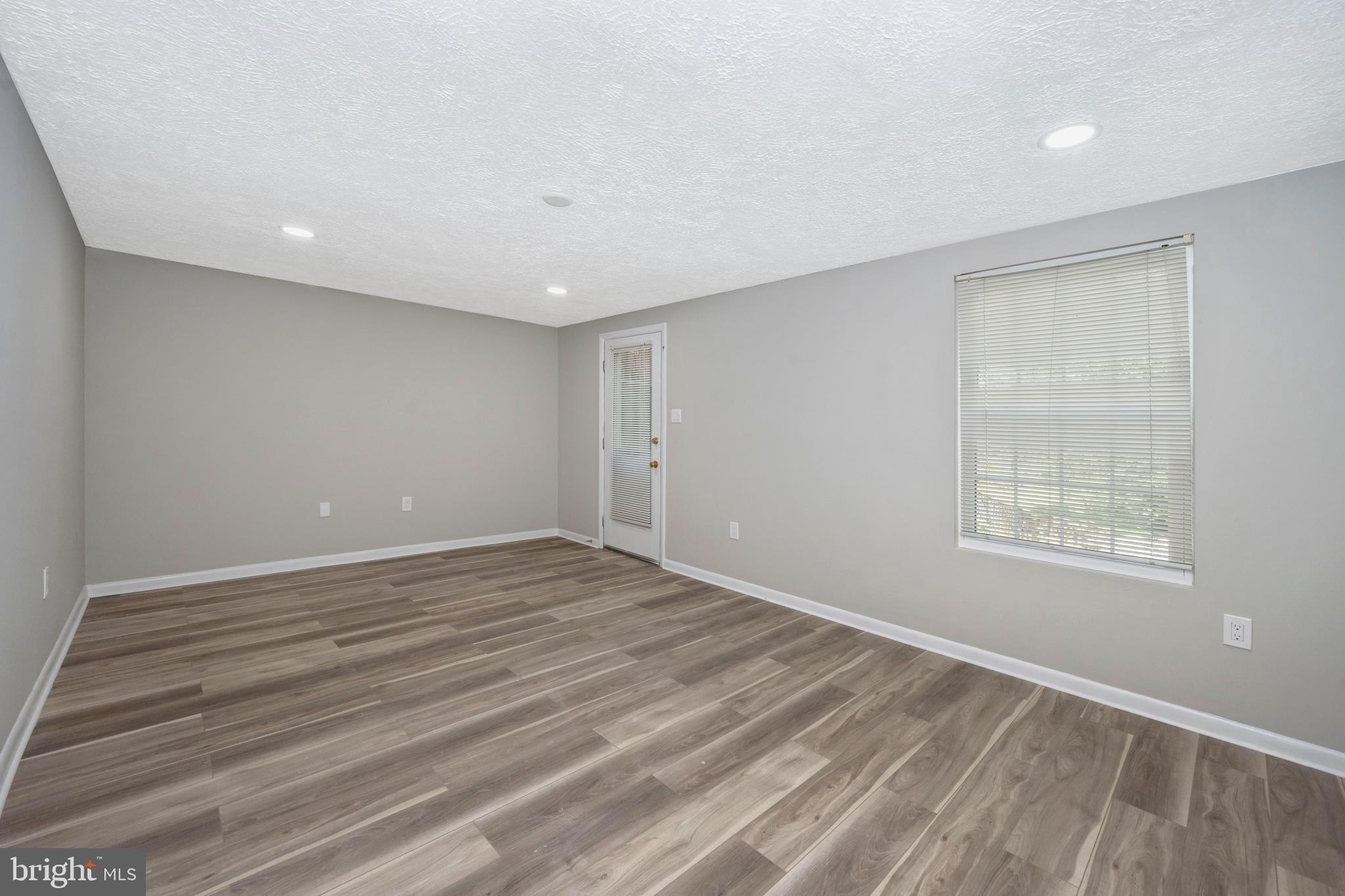 SILVER SPRING CNTRY CLUB - Residential