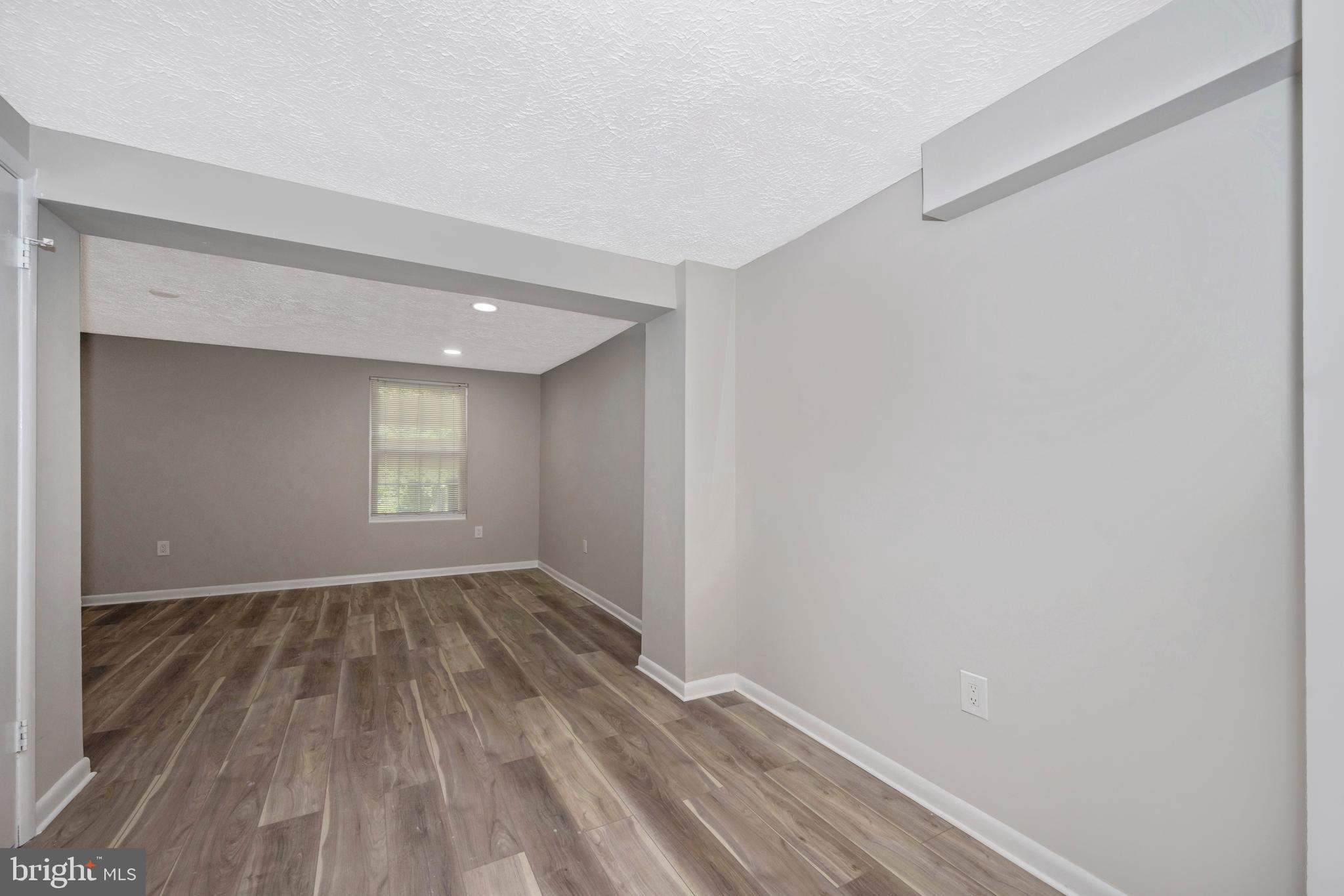 SILVER SPRING CNTRY CLUB - Residential