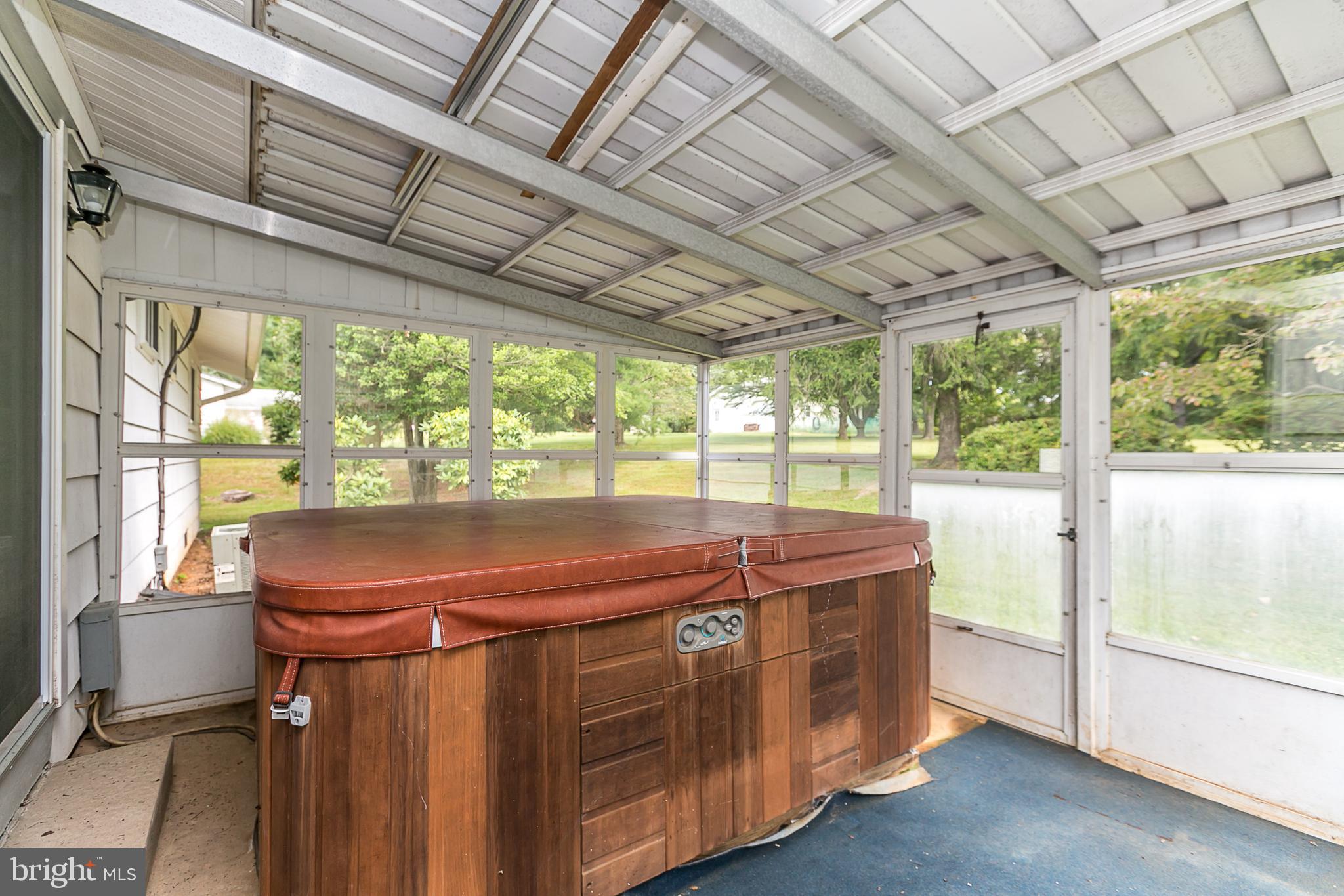 SUNNYBROOK FARMS - Residential