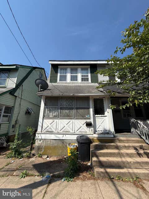 Townhouse For Sale - 297 S Logan Avenue<br/> TRENTON, NJ 08629
