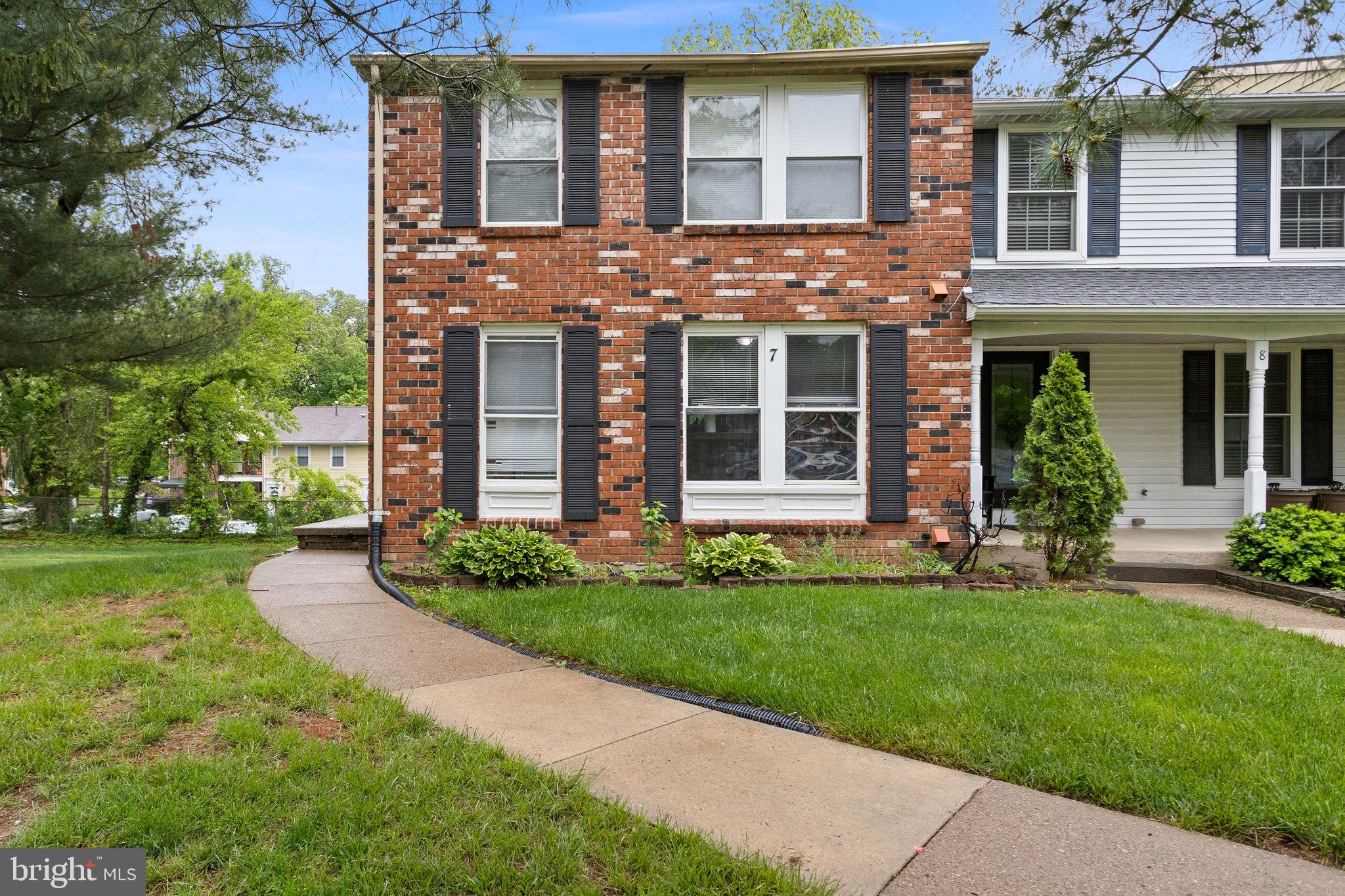 7 WOODLAND COURT