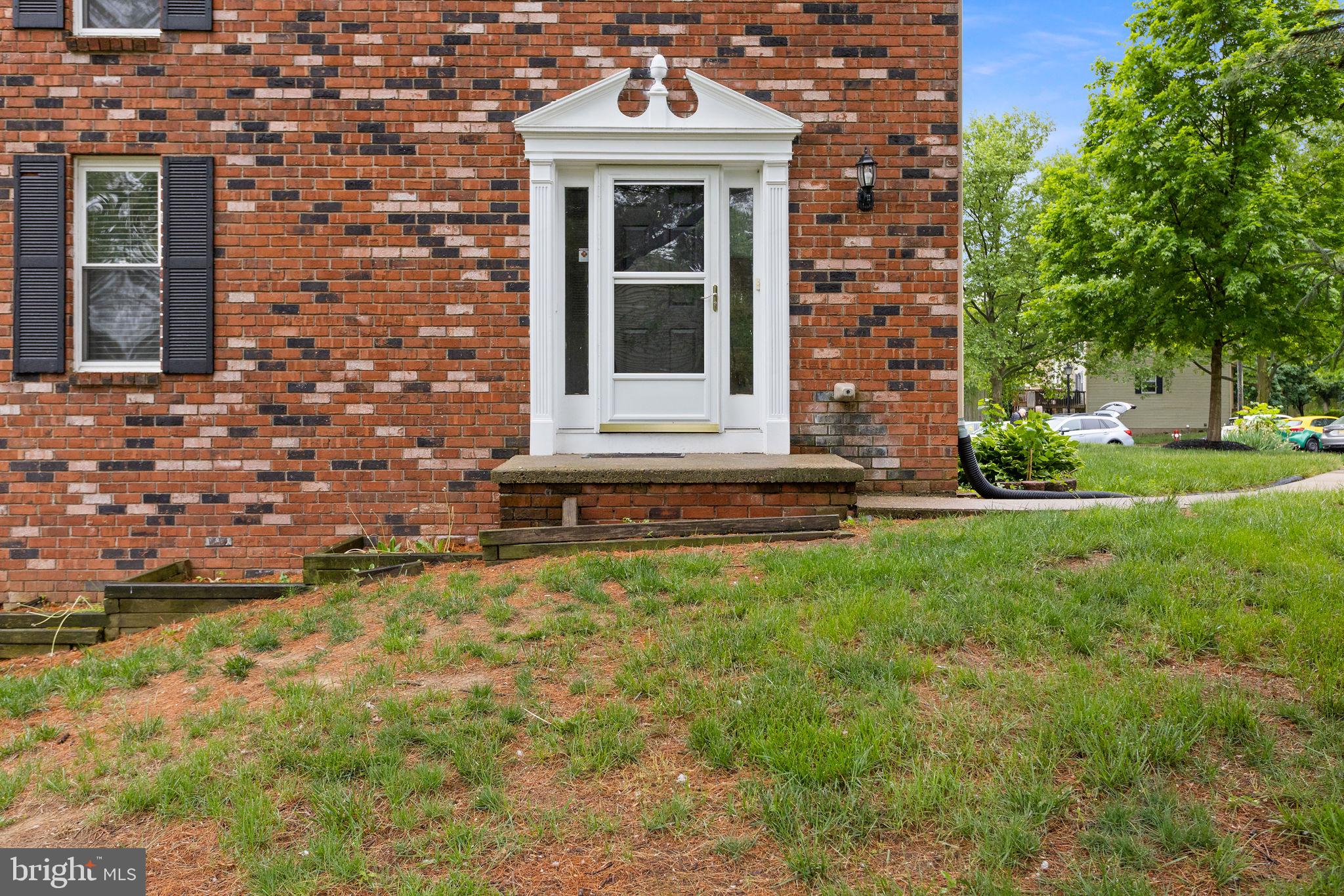 7 WOODLAND COURT
