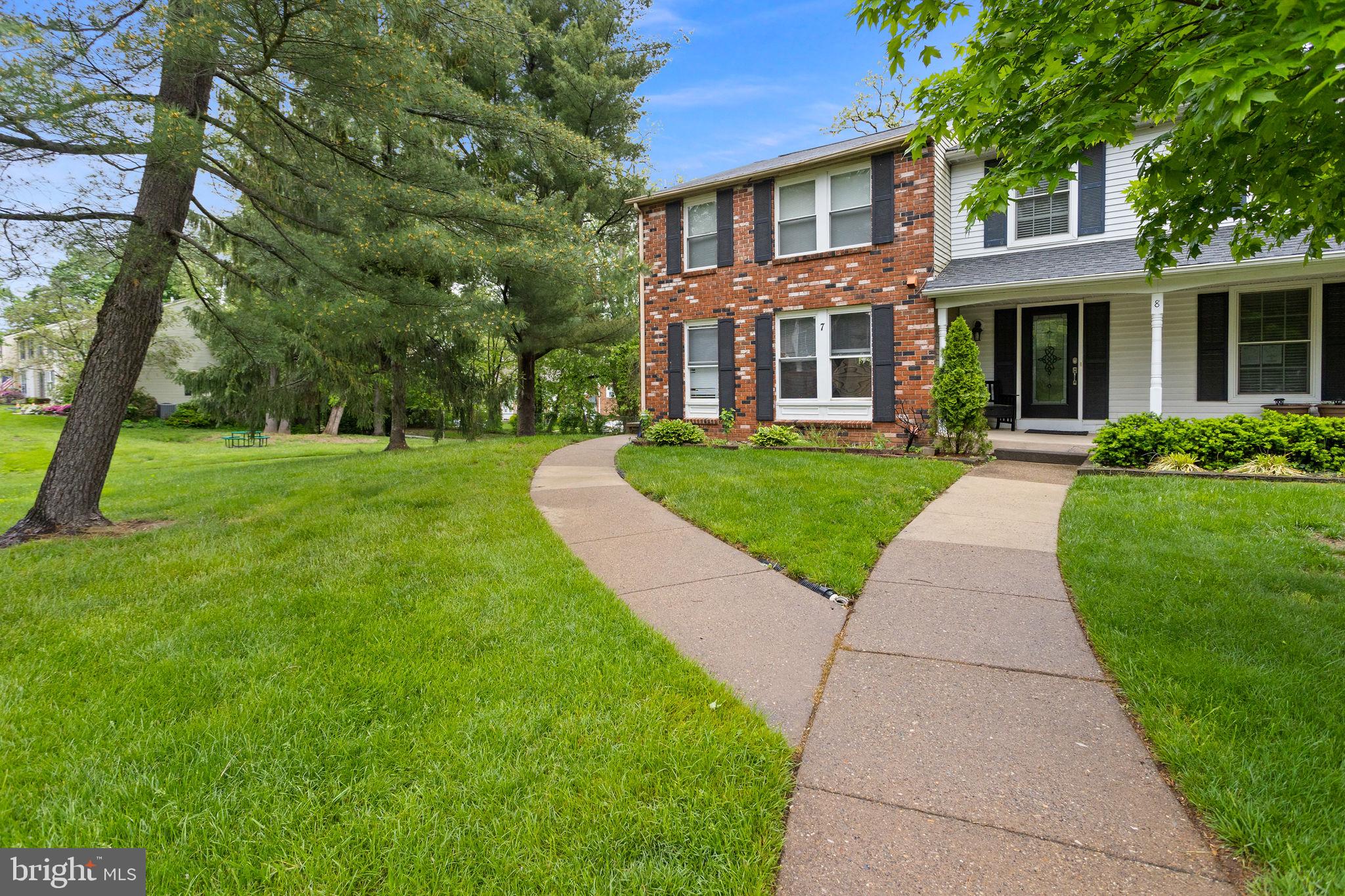 7 WOODLAND COURT
