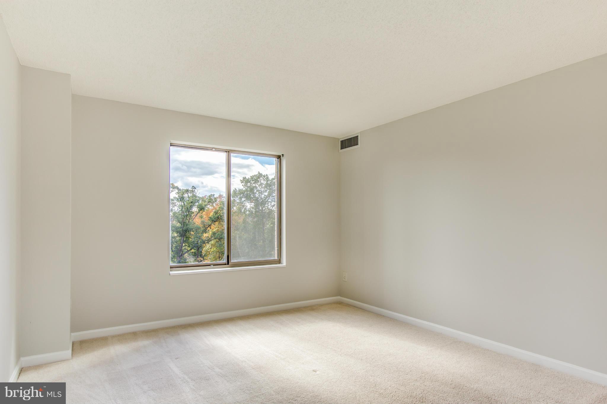 LANSDOWNE WOODS LEISURE WORLD - Residential