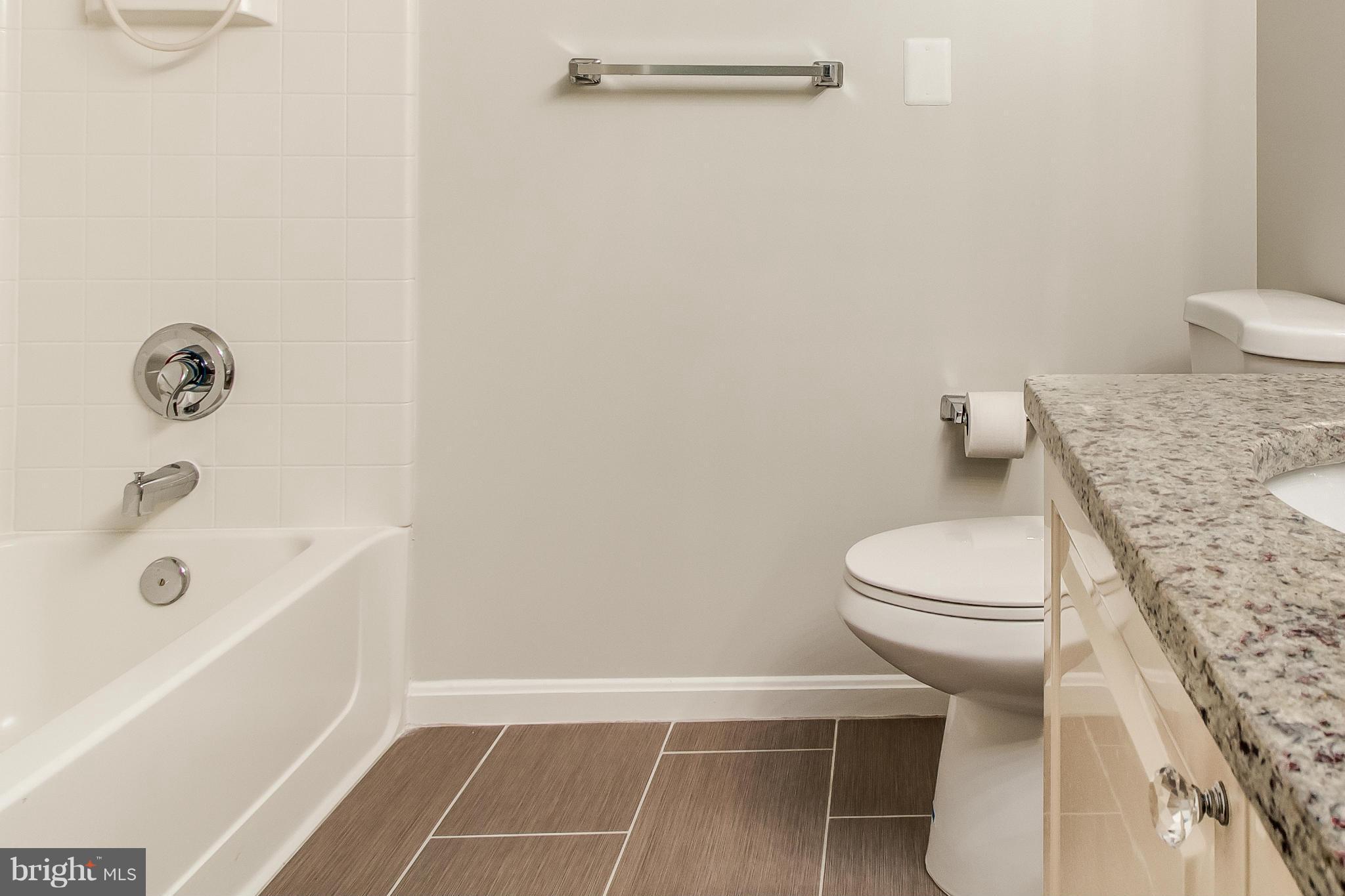 LANSDOWNE WOODS LEISURE WORLD - Residential