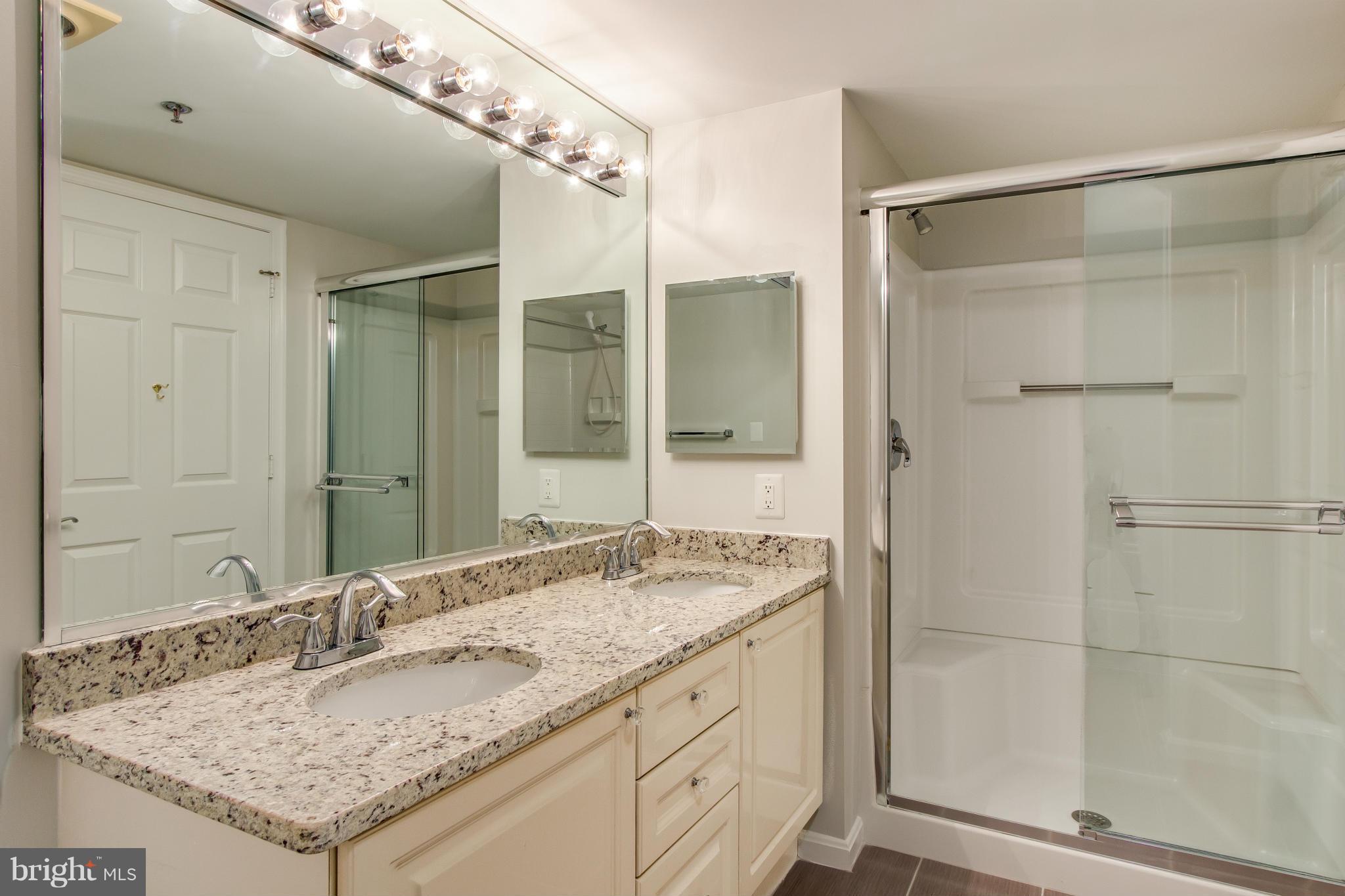 LANSDOWNE WOODS LEISURE WORLD - Residential