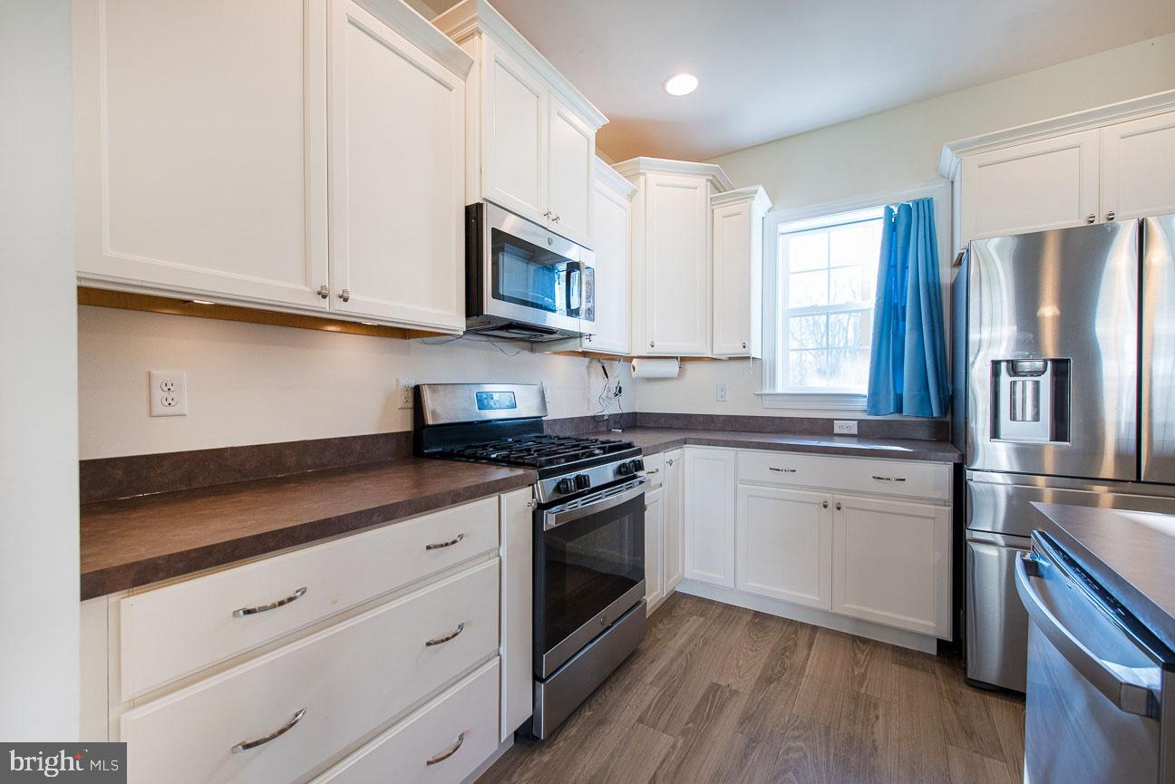 VILLAGE GREENE - Residential