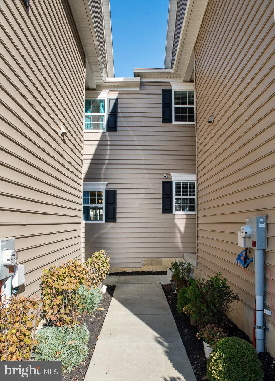 VILLAGE GREENE - Residential
