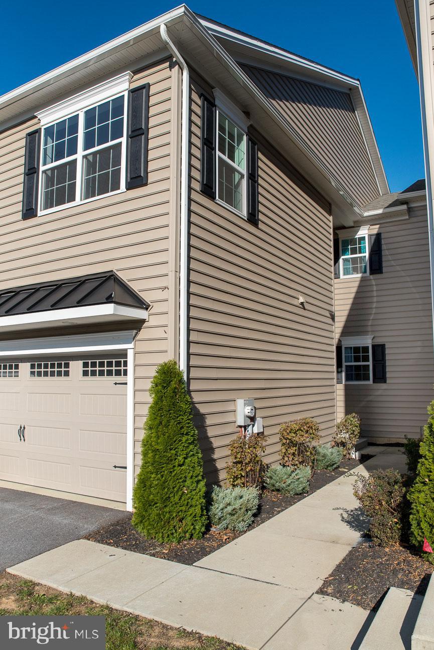 VILLAGE GREENE - Residential