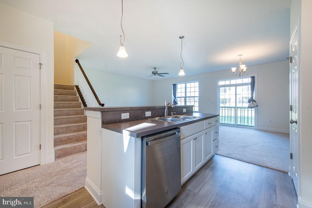 VILLAGE GREENE - Residential